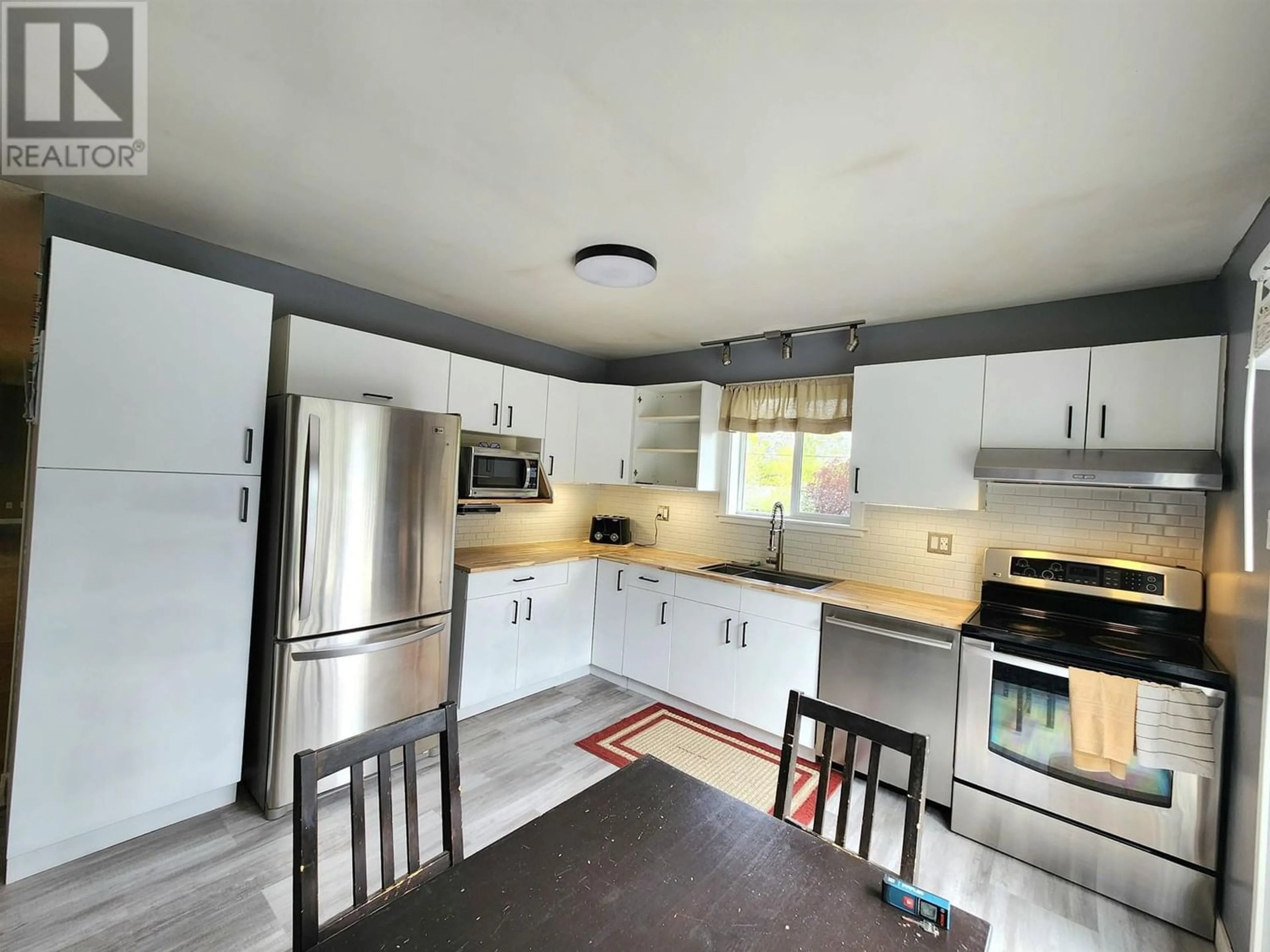 Standard kitchen for 4714 PARKER COURT, 108 Mile Ranch British Columbia V0K2Z0