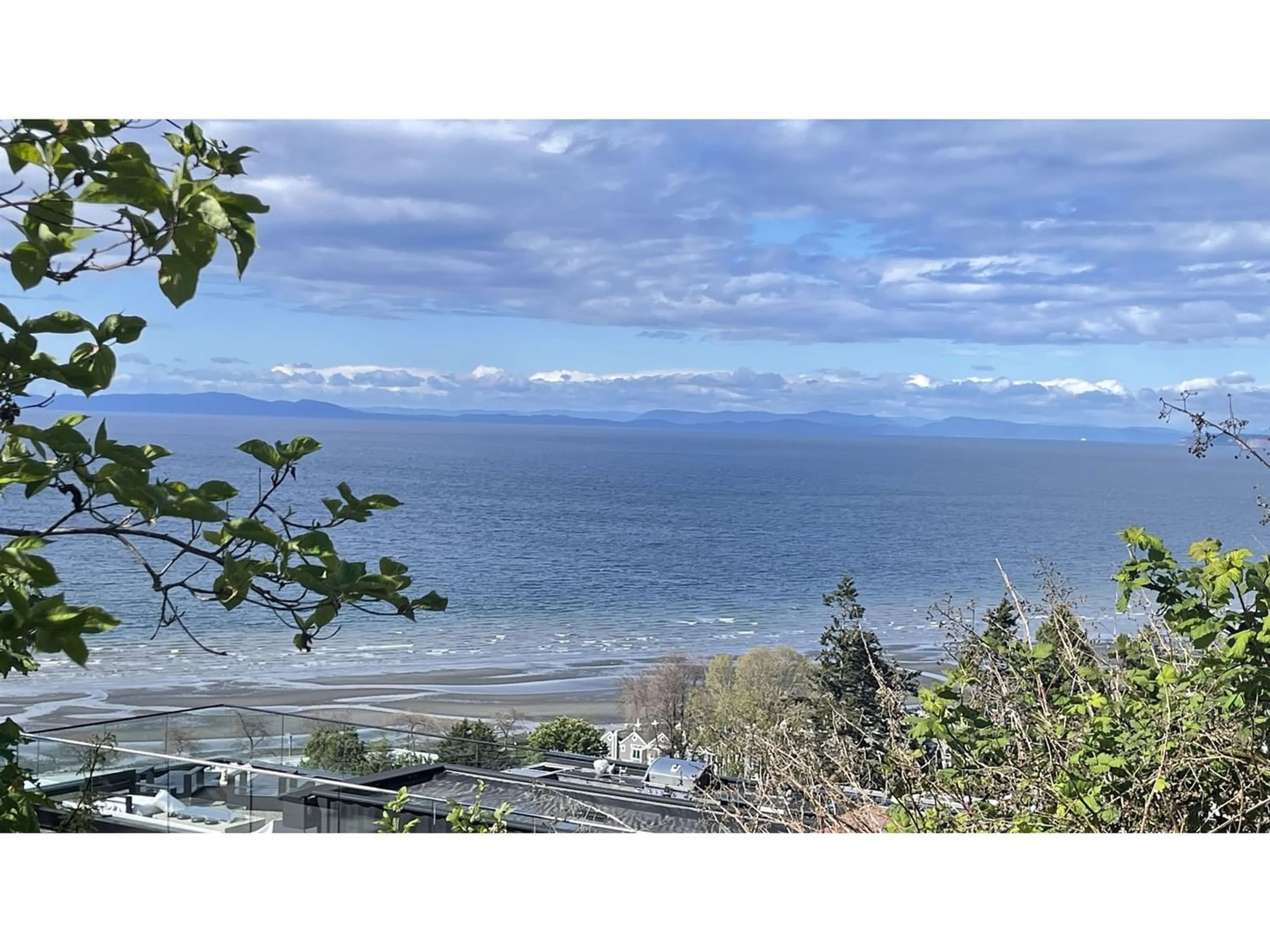 Lakeview for 301 15010 ROPER AVENUE, White Rock British Columbia V4B5A9