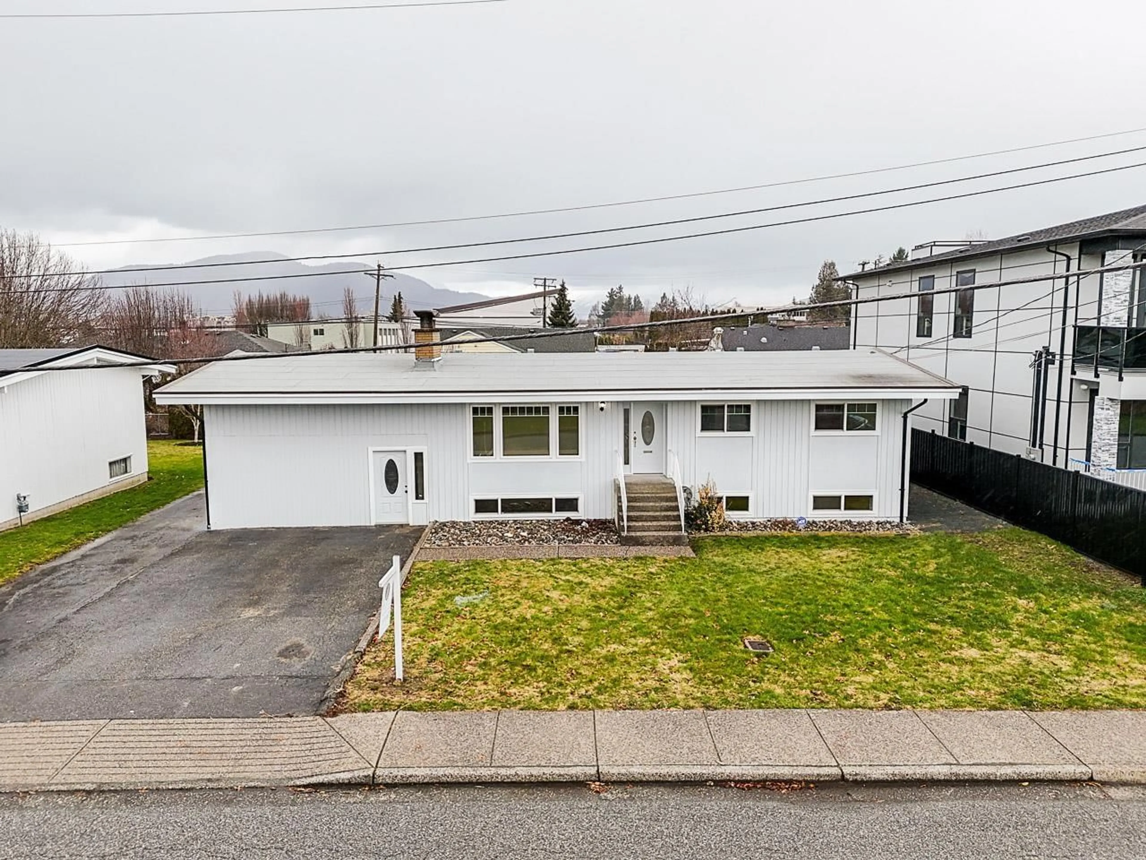 Frontside or backside of a home for 46057 SOUTHLANDS DRIVE, Chilliwack British Columbia V2P1B6