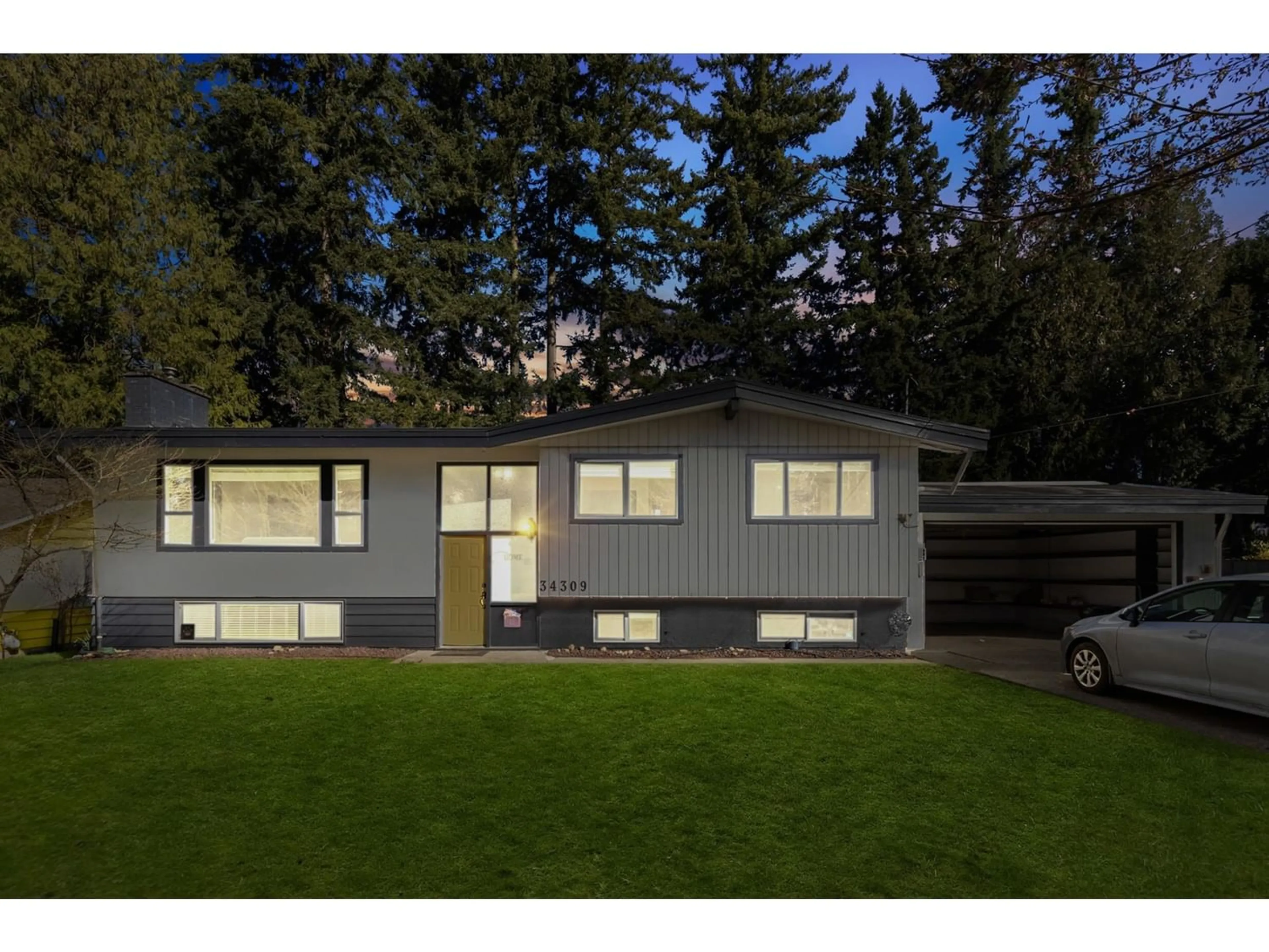 Frontside or backside of a home for 34309 GREEN AVENUE, Abbotsford British Columbia V2S2T1