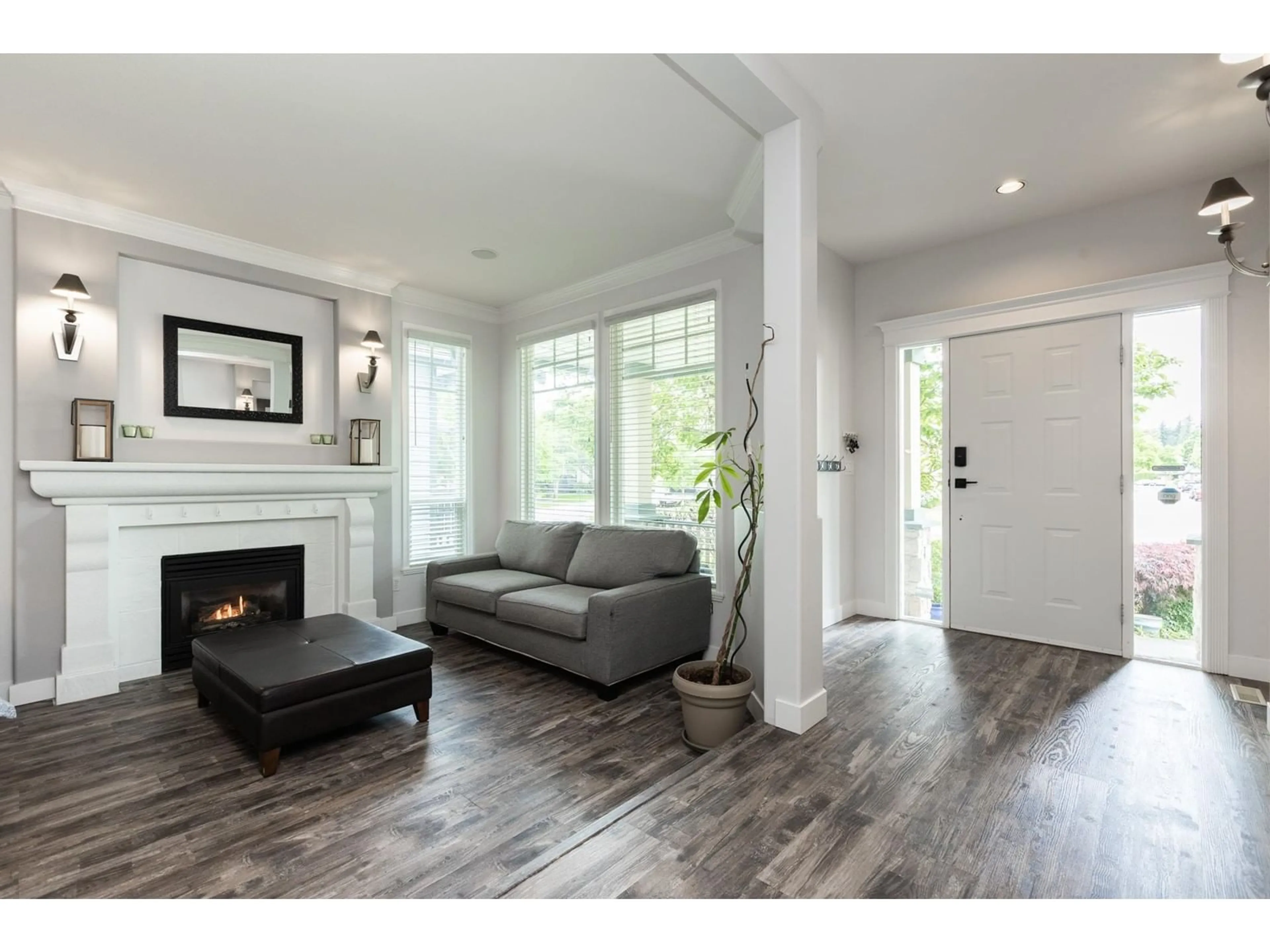 Living room for 6252 167A STREET, Surrey British Columbia V3S9L4