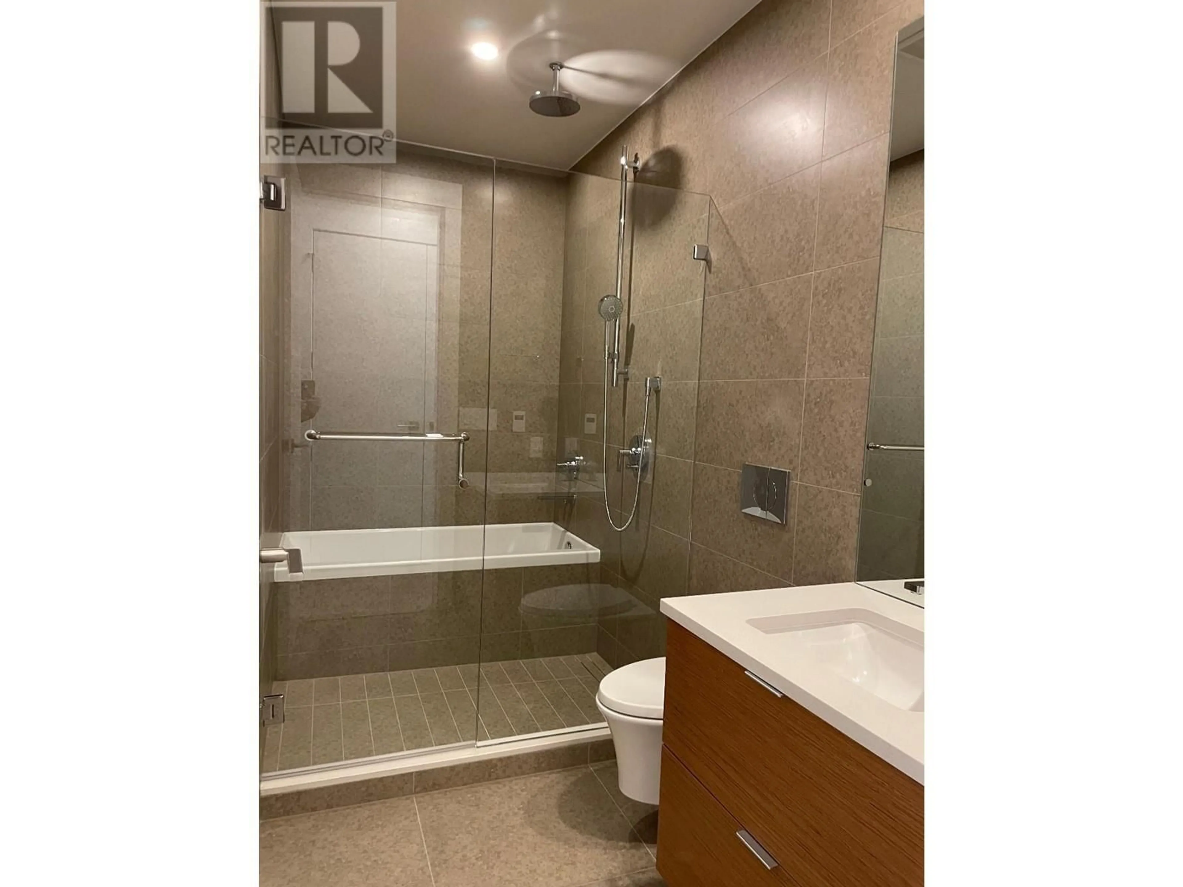 Standard bathroom, ceramic/tile floor for 406 - 6687 NELSON AVENUE, West Vancouver British Columbia V7W2B2