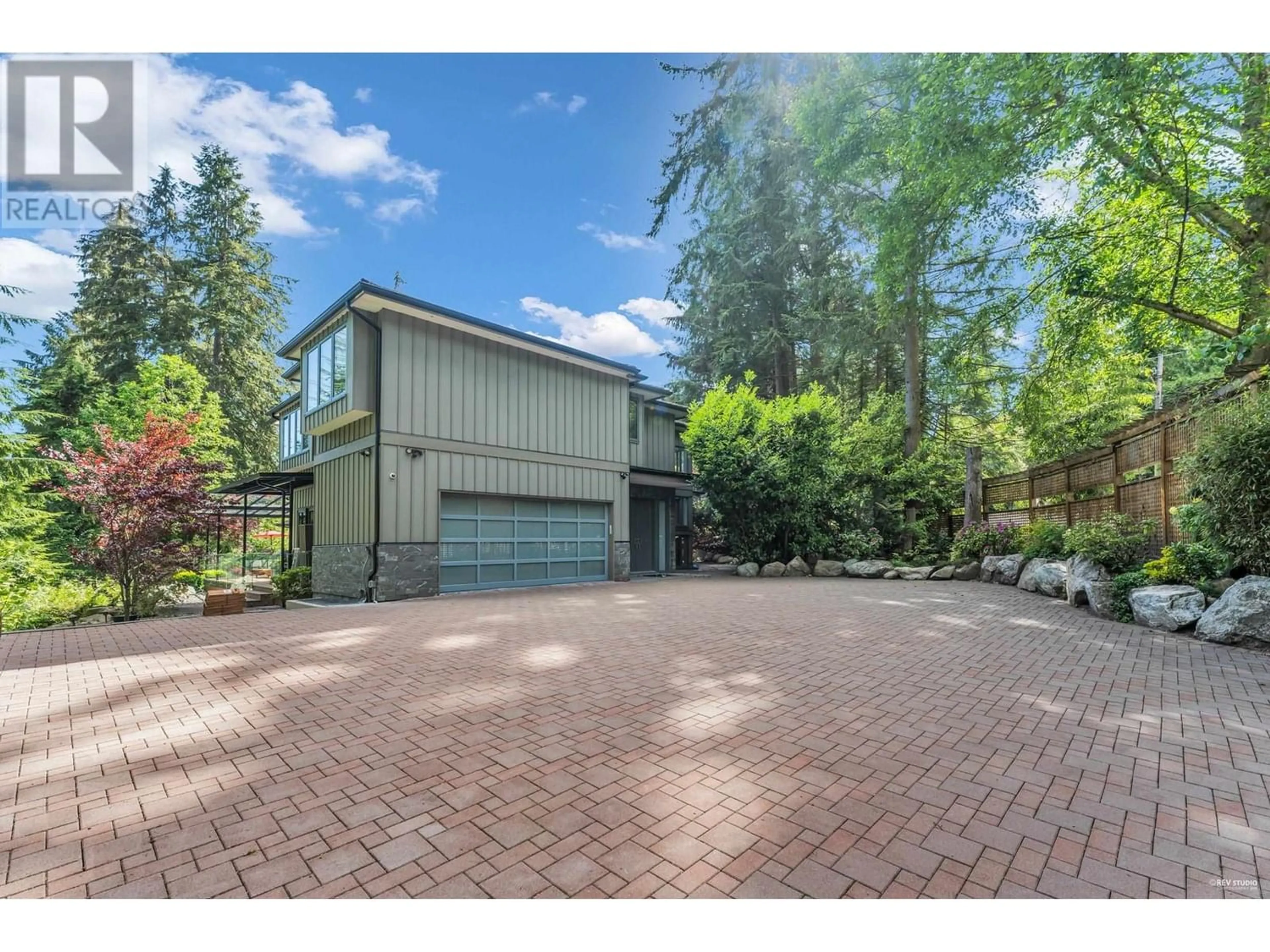 Frontside or backside of a home for 340 SOUTHBOROUGH DRIVE, West Vancouver British Columbia V7S1M1