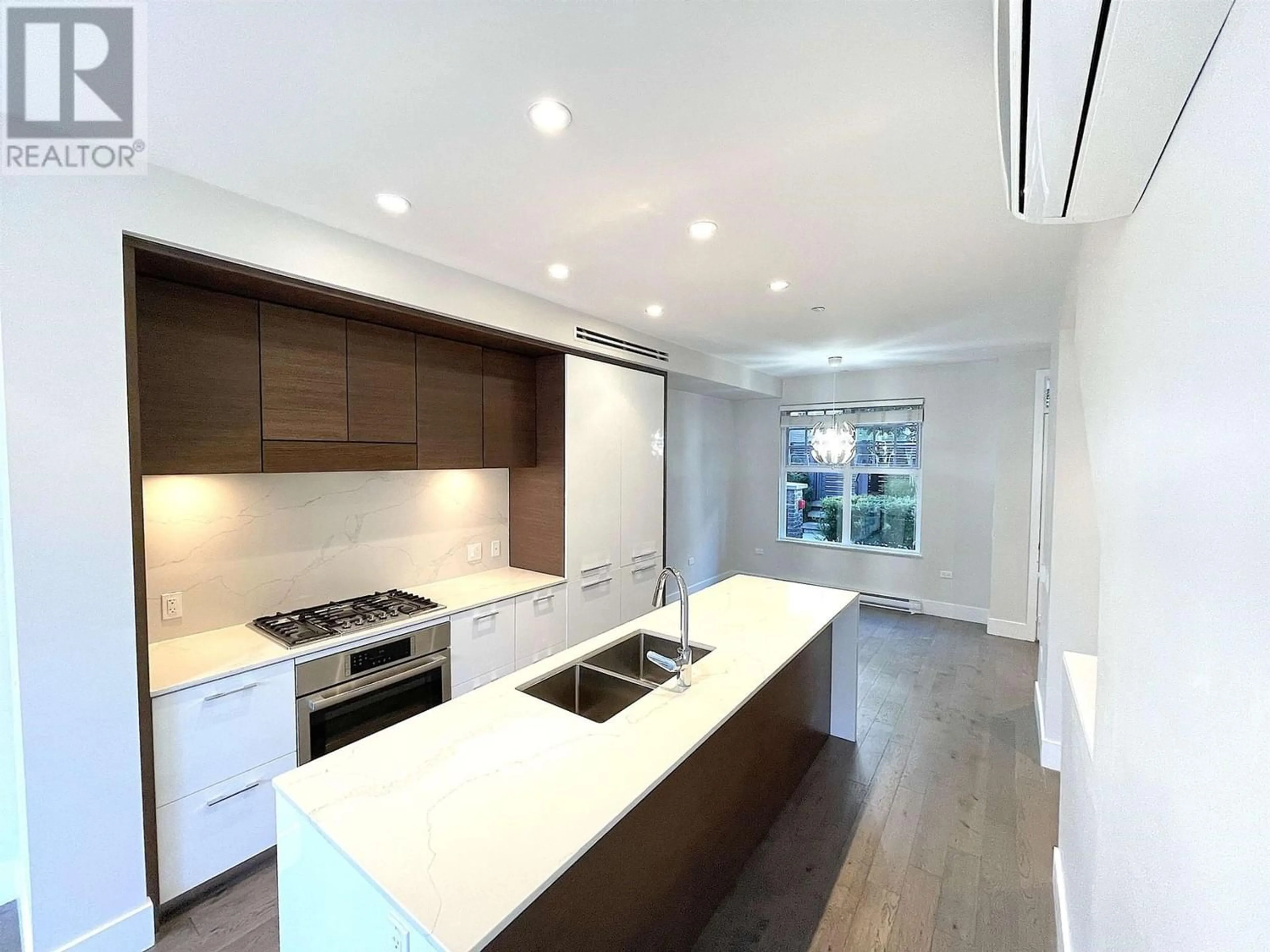 Contemporary kitchen for 3 274 W 62ND AVENUE, Vancouver British Columbia V5X2E2