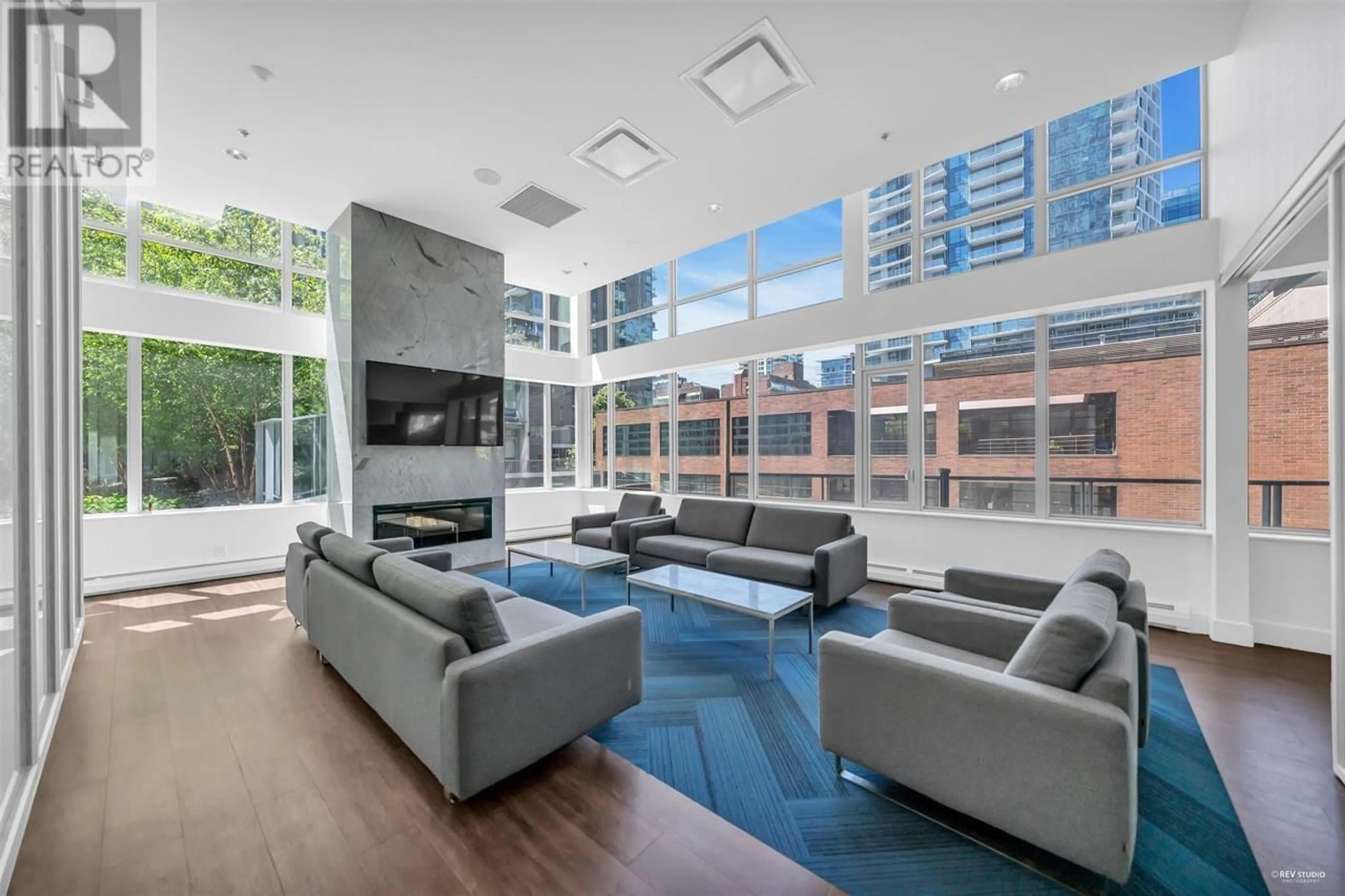 Indoor lobby, wood floors for 2903 1283 HOWE STREET, Vancouver British Columbia V6Z0E3