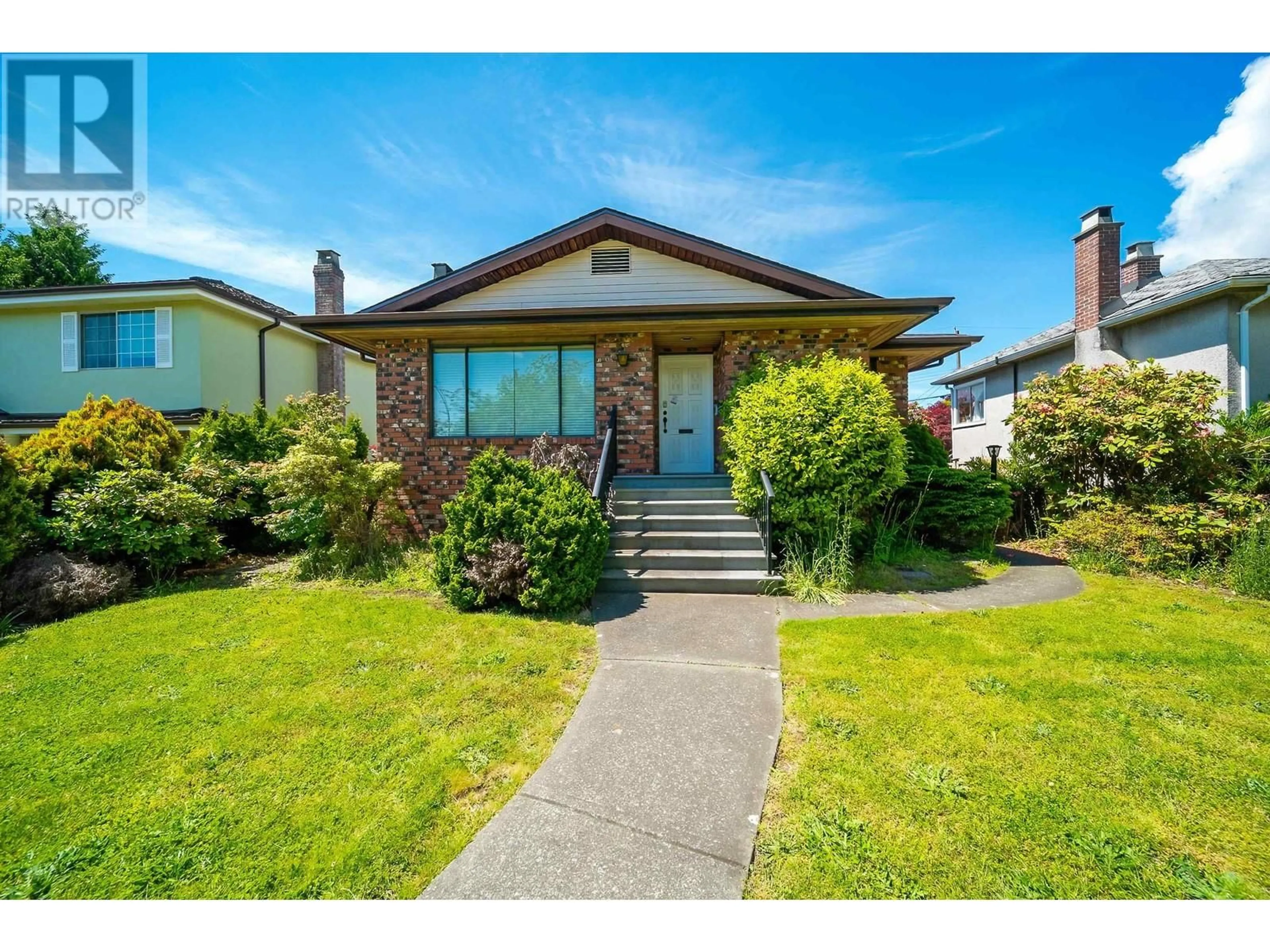 Frontside or backside of a home for 5535 COLUMBIA STREET, Vancouver British Columbia V5Y3H5