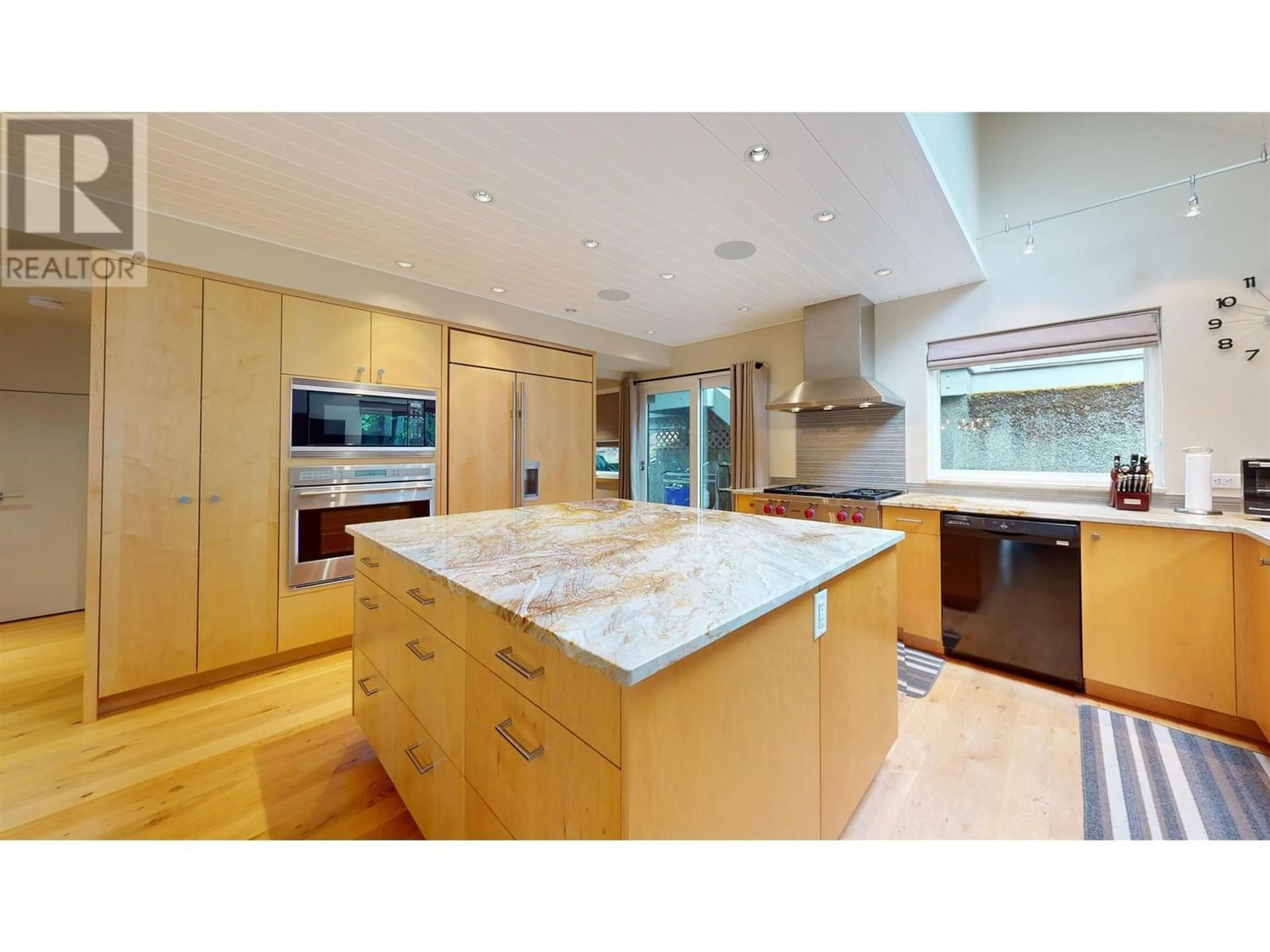 Contemporary kitchen for 7410 AMBASSADOR CRESCENT, Whistler British Columbia V8E0E4