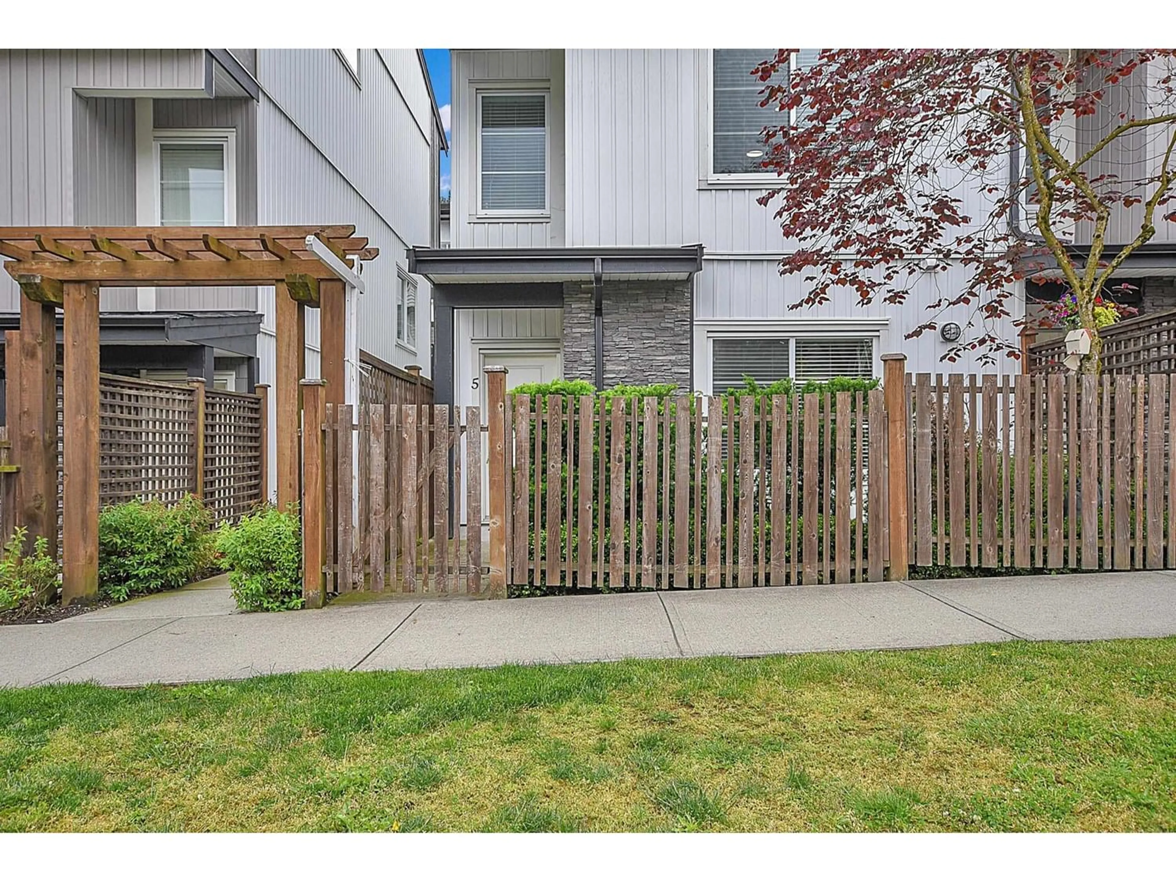 Fenced yard for 5 5867 129 STREET, Surrey British Columbia V3X0J4