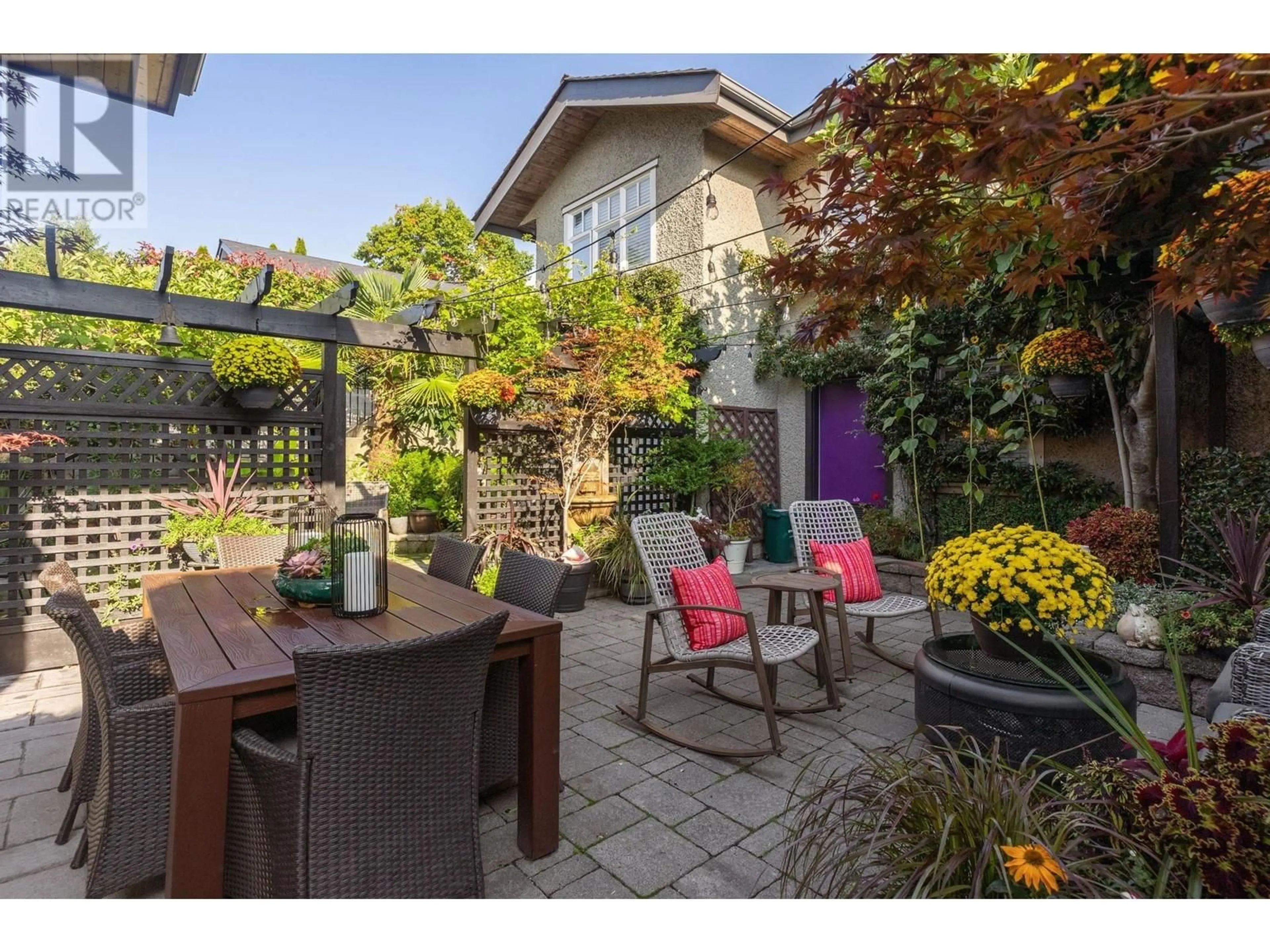 Patio for 1251 MARINE DRIVE, West Vancouver British Columbia V7T1B4