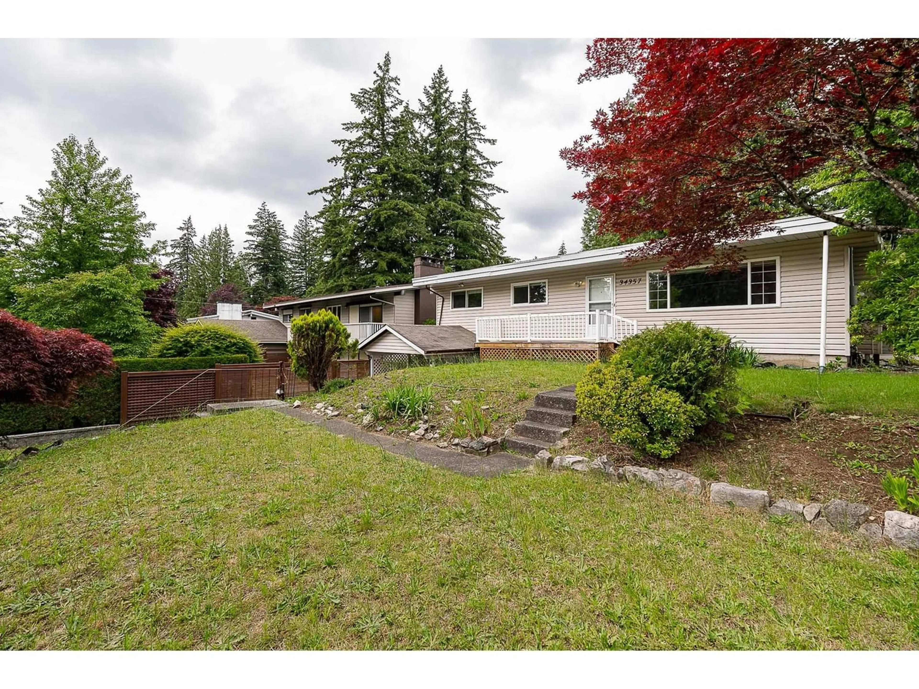 Frontside or backside of a home for 34357 WOODBINE CRESCENT, Abbotsford British Columbia V2S2R4