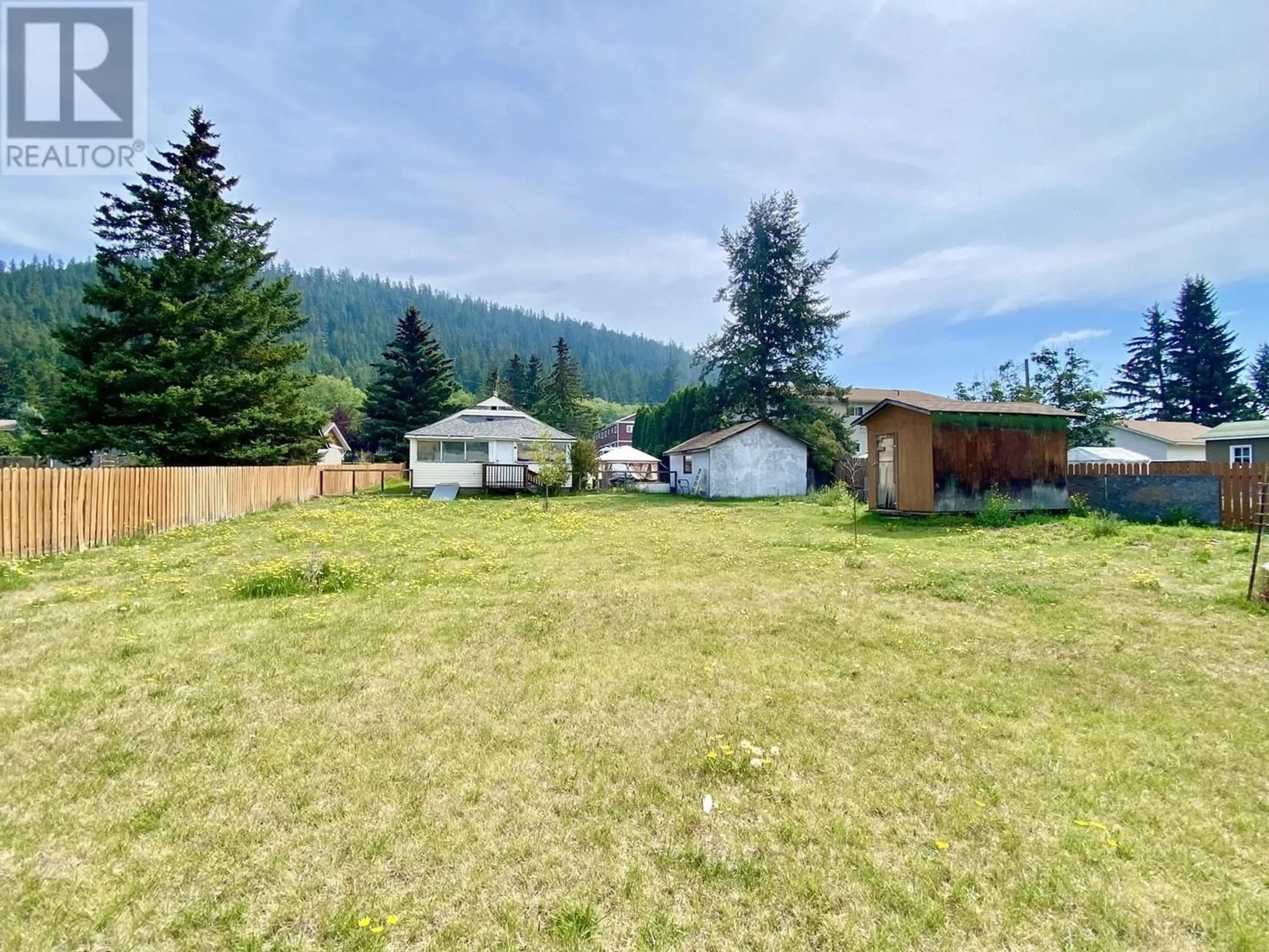 Fenced yard for 239 BLACKSTOCK ROAD, 100 Mile House British Columbia V0K2E1