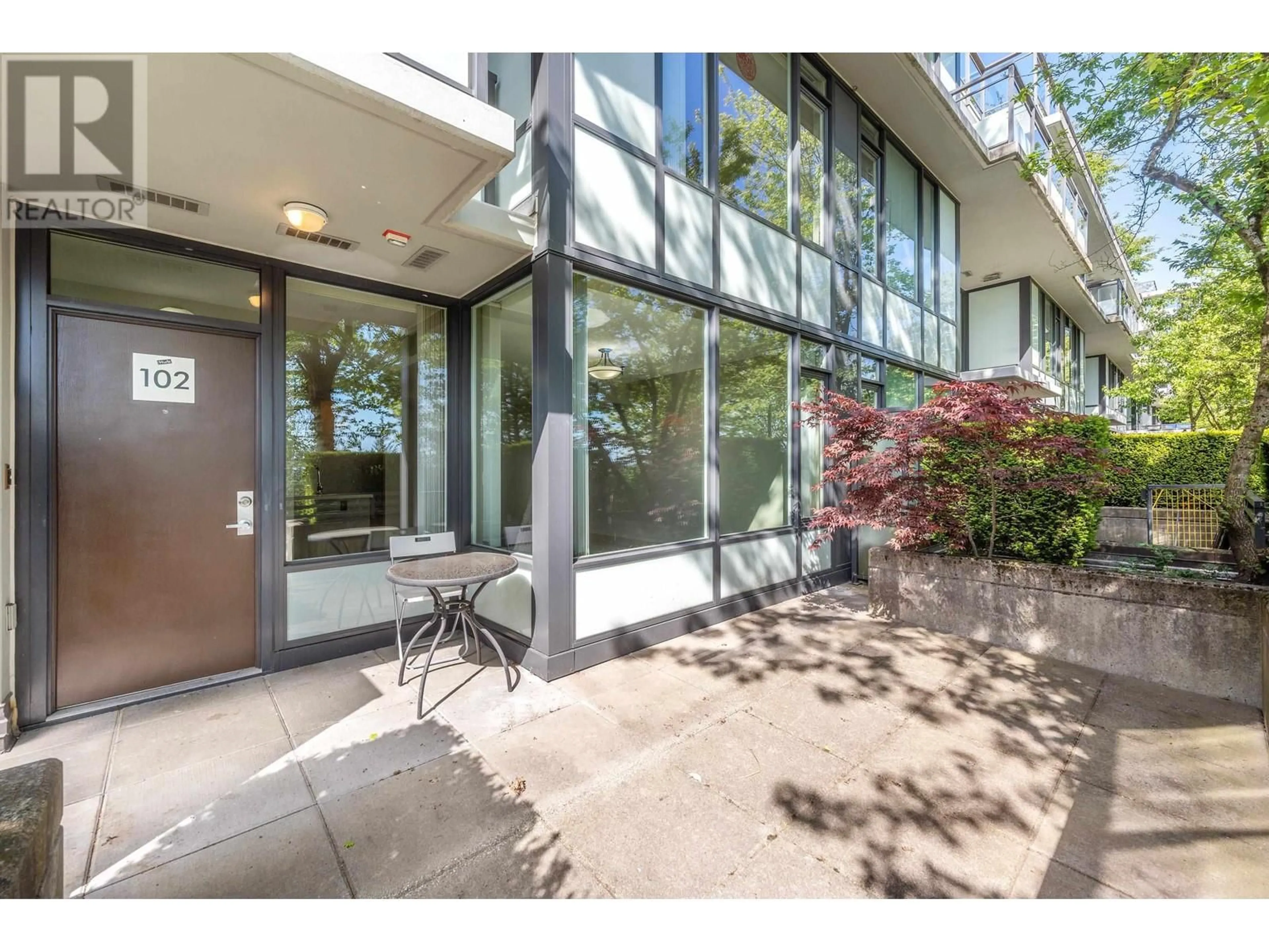Indoor foyer for 102 - 9009 CORNERSTONE MEWS, Burnaby British Columbia V5A0B9