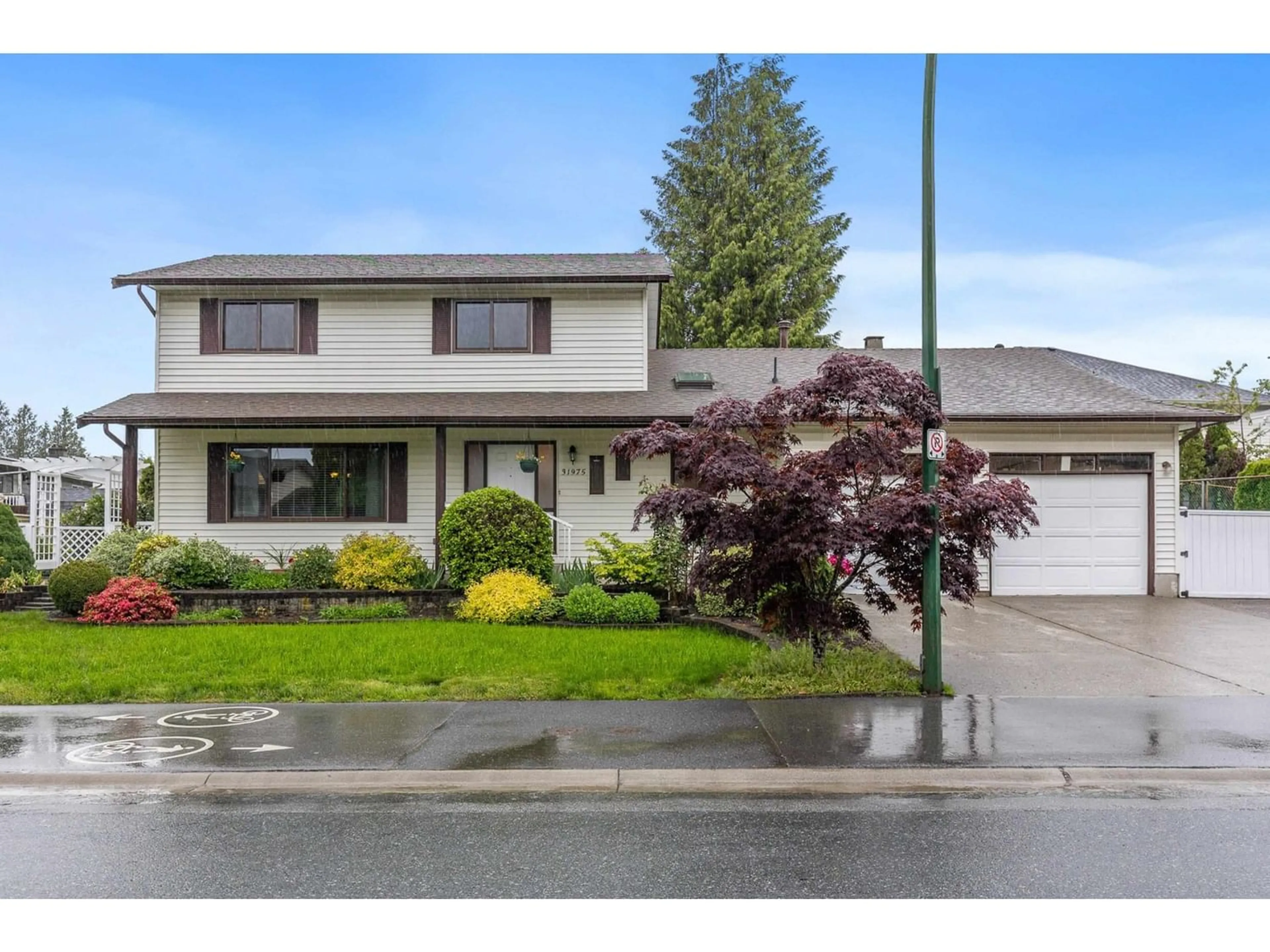 Frontside or backside of a home for 31975 CHARLOTTE AVENUE, Abbotsford British Columbia V2T4T7