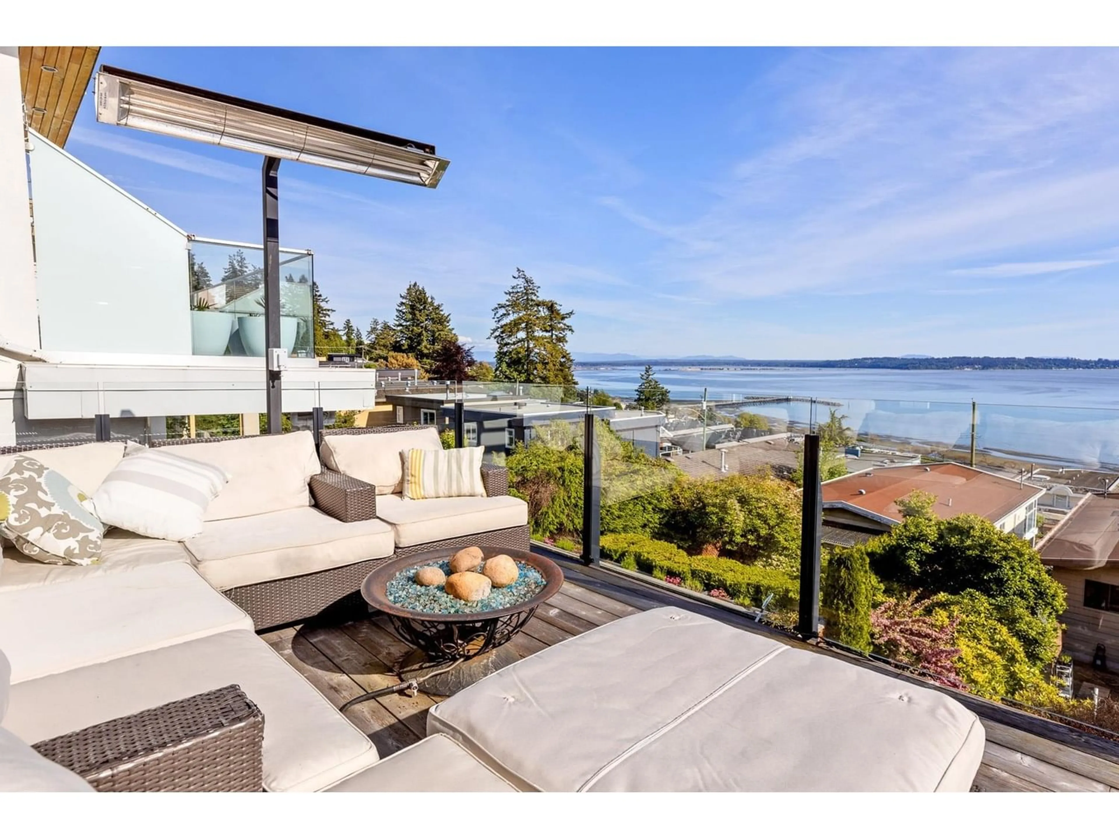 Patio, water/lake/river/ocean view for 14736 THRIFT AVENUE, White Rock British Columbia V4B2J5