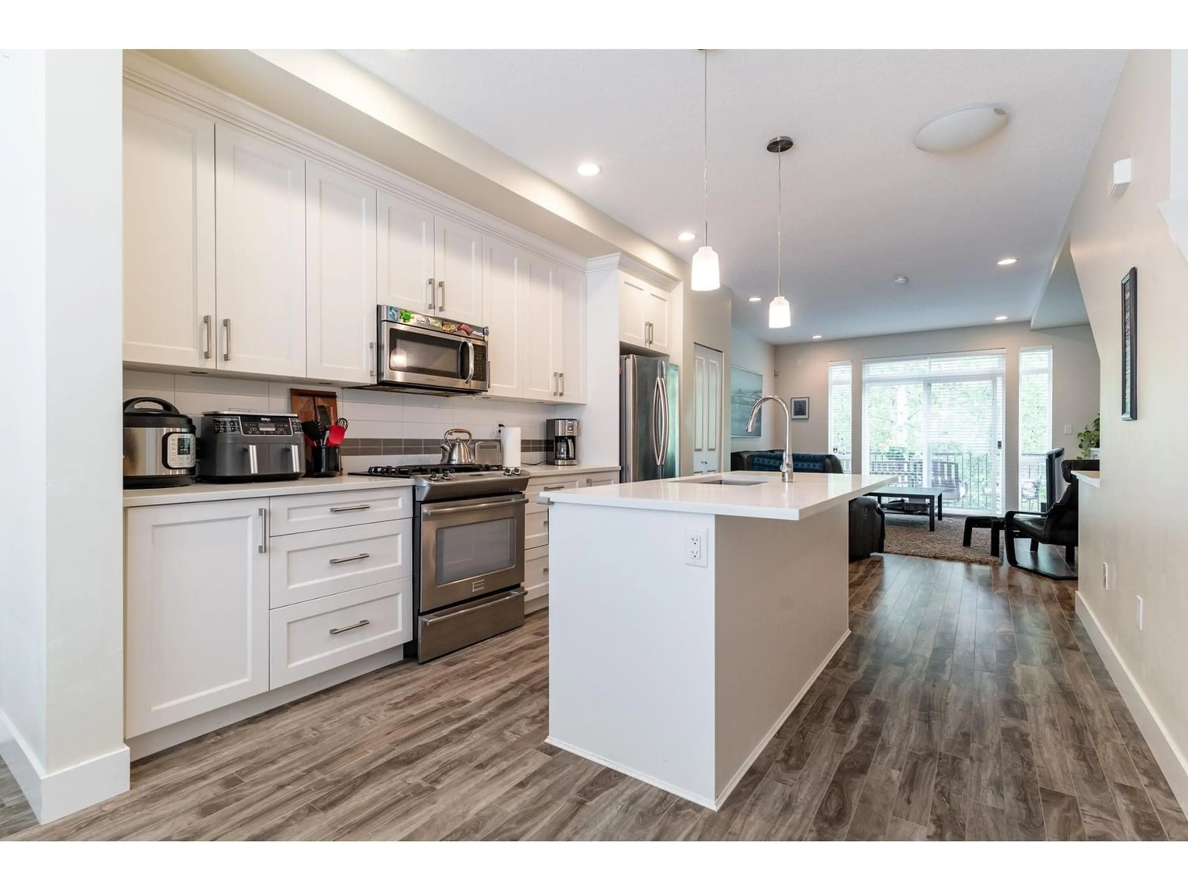 Contemporary kitchen for 68 3039 156 STREET, Surrey British Columbia V3Z6T5