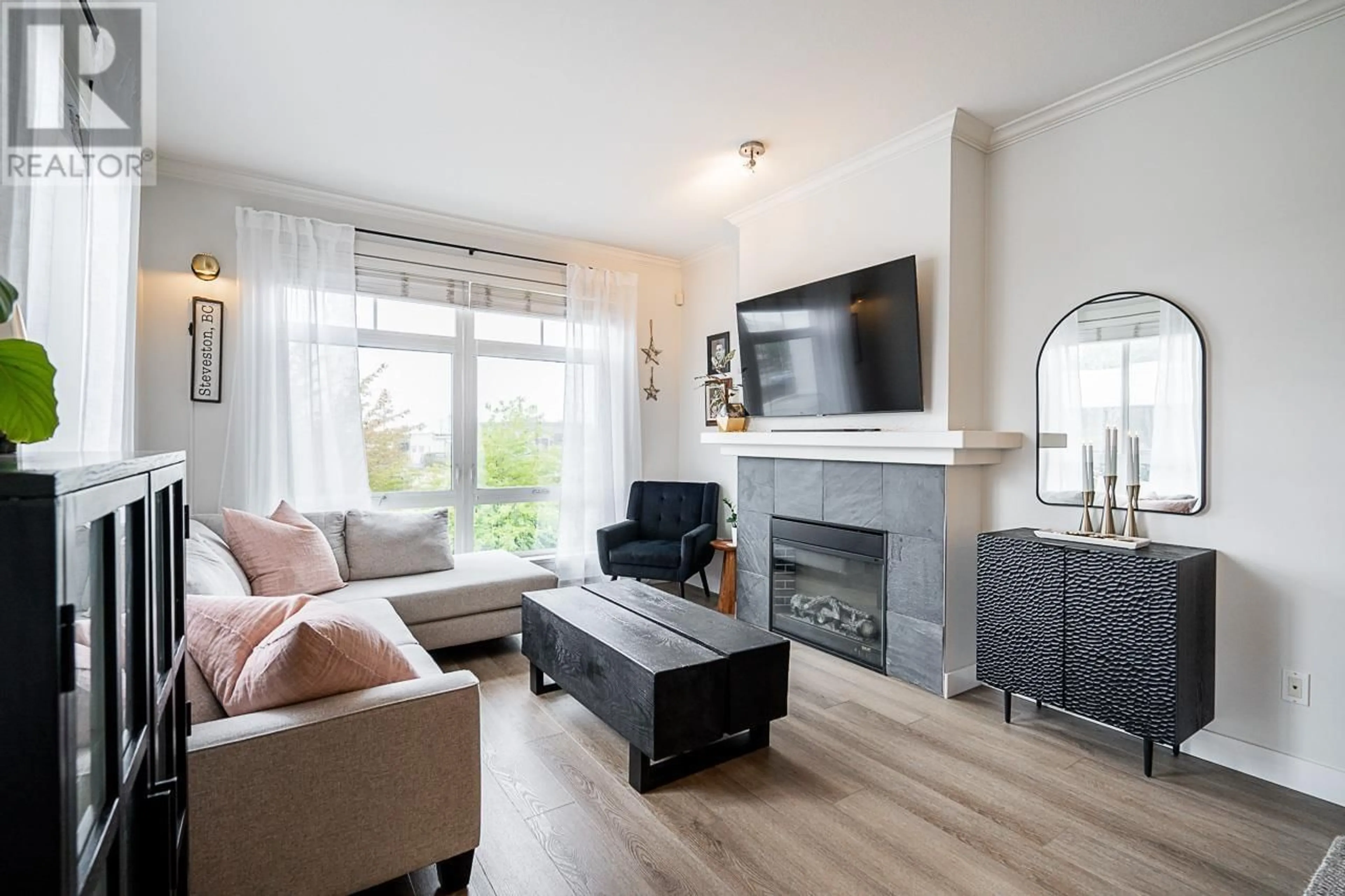 Living room for 202 3880 CHATHAM STREET, Richmond British Columbia V7E2Z5