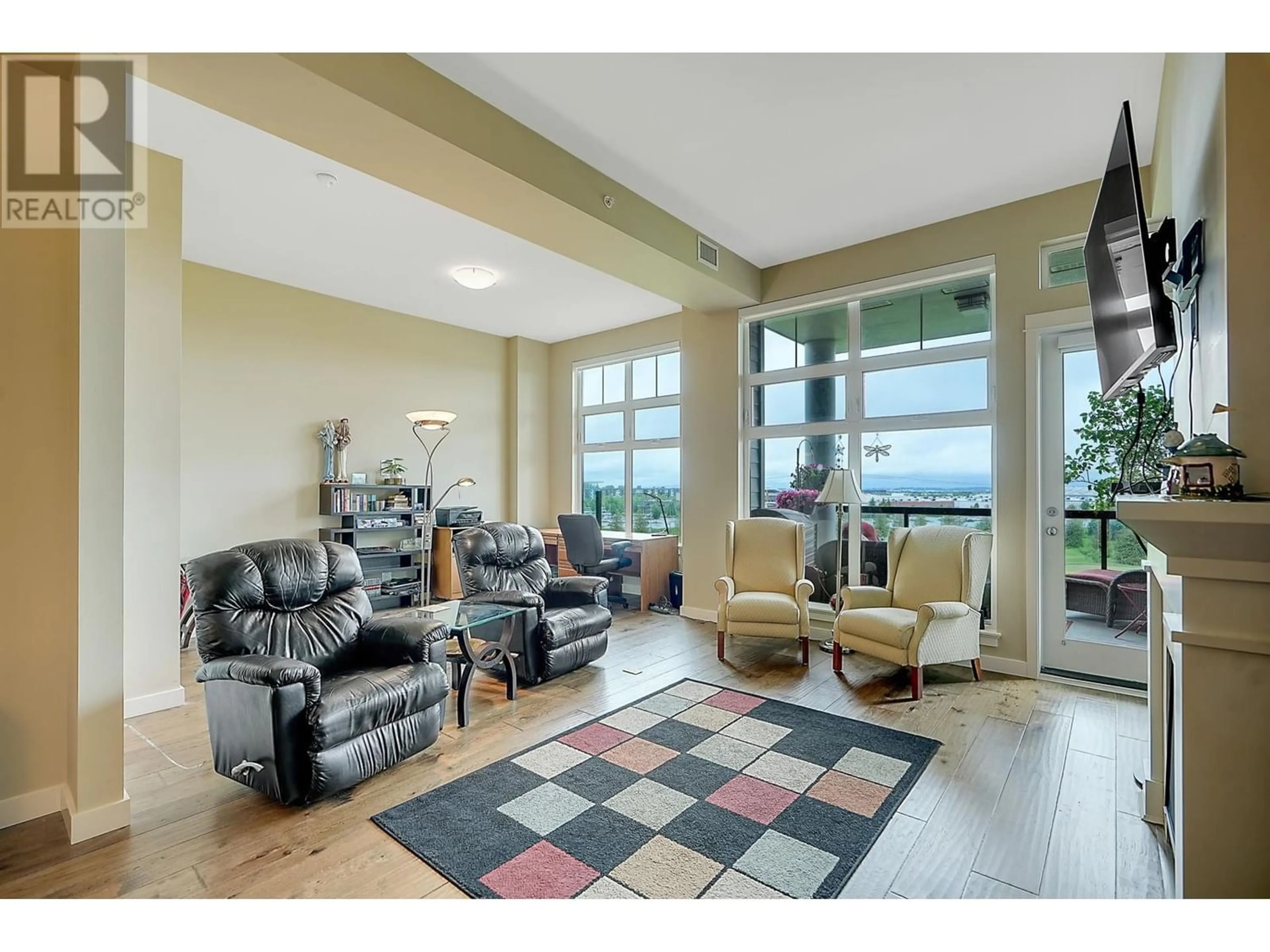 Indoor lobby, carpet floors for 506 5011 SPRINGS BOULEVARD, Delta British Columbia V4M0B6