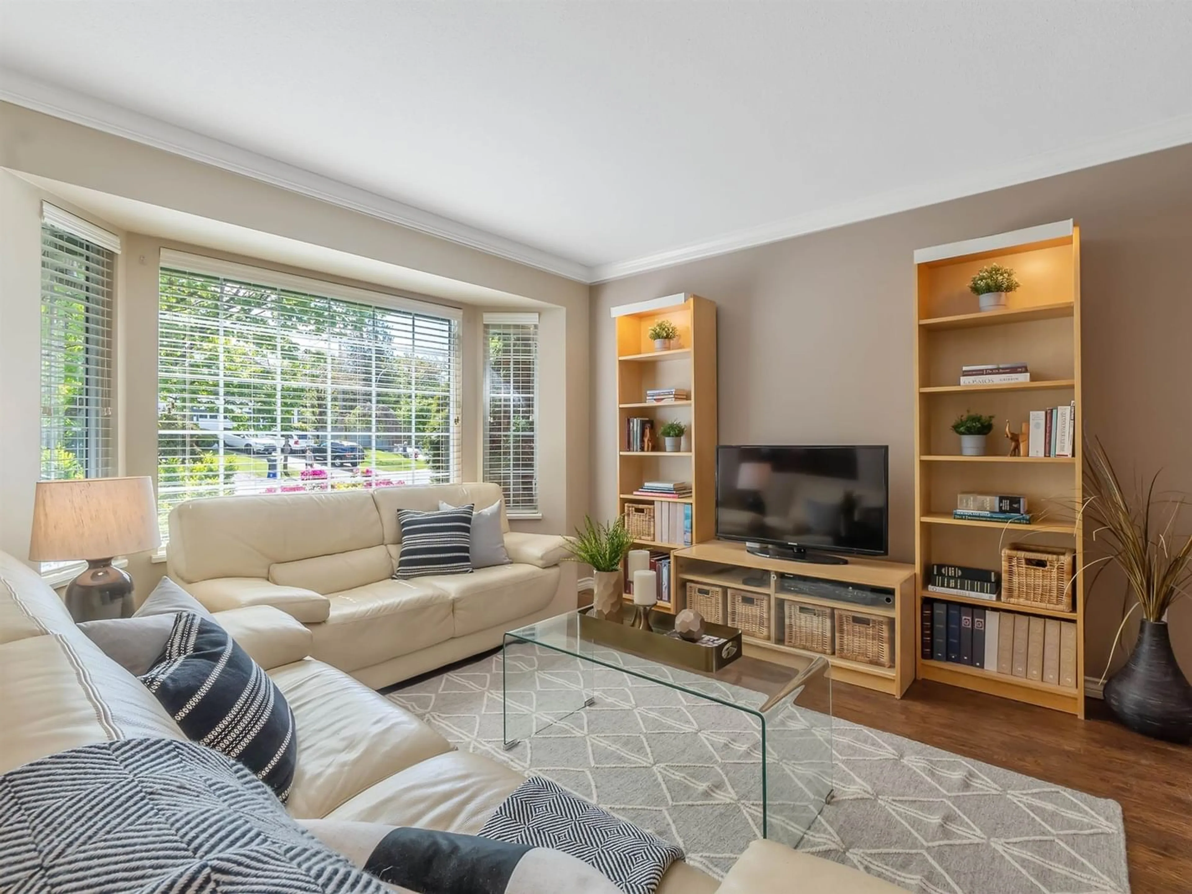 Living room for 20825 94B AVENUE, Langley British Columbia V1M2B1