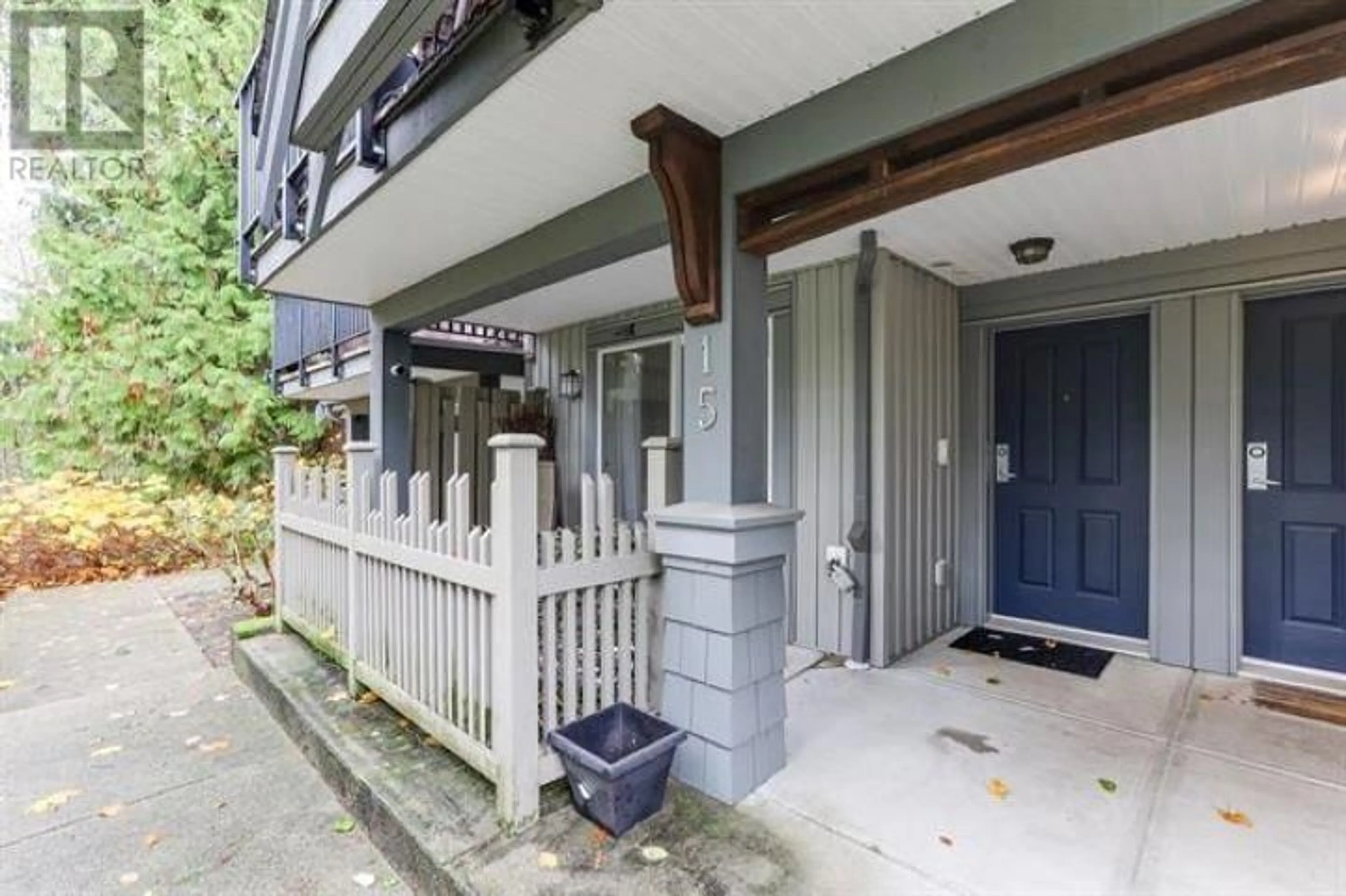 Living room for 15 2200 PANORAMA DRIVE, Port Moody British Columbia V3H5M2