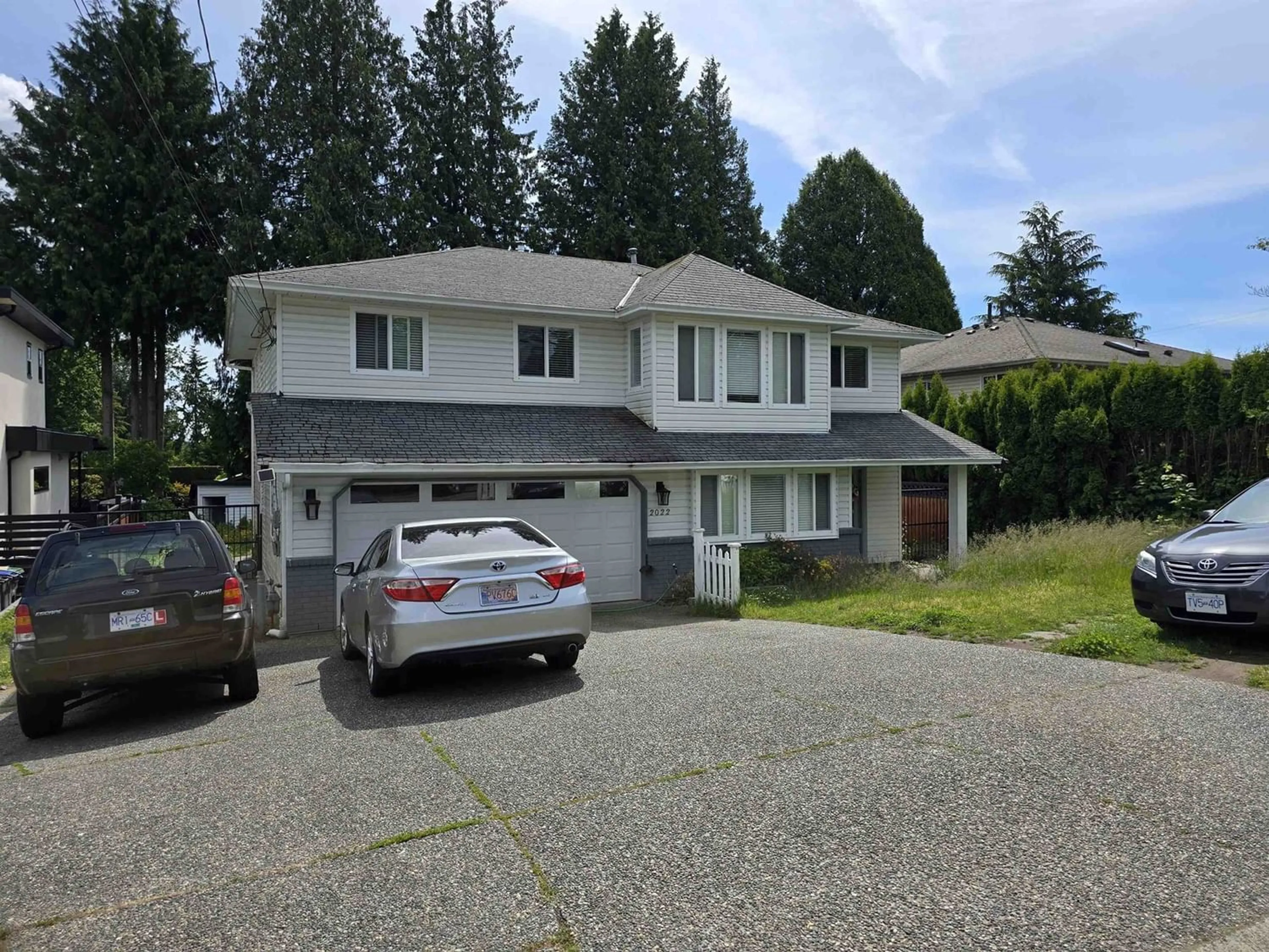 Frontside or backside of a home for 2022 154 STREET, Surrey British Columbia V4A4S3