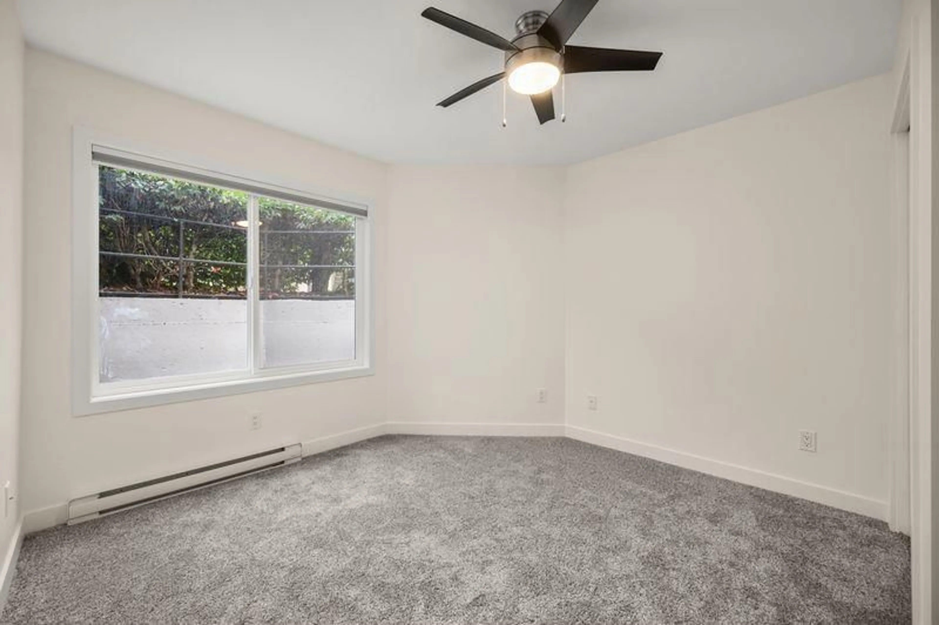 A pic of a room for 1 15971 MARINE DRIVE, White Rock British Columbia V4B1G1