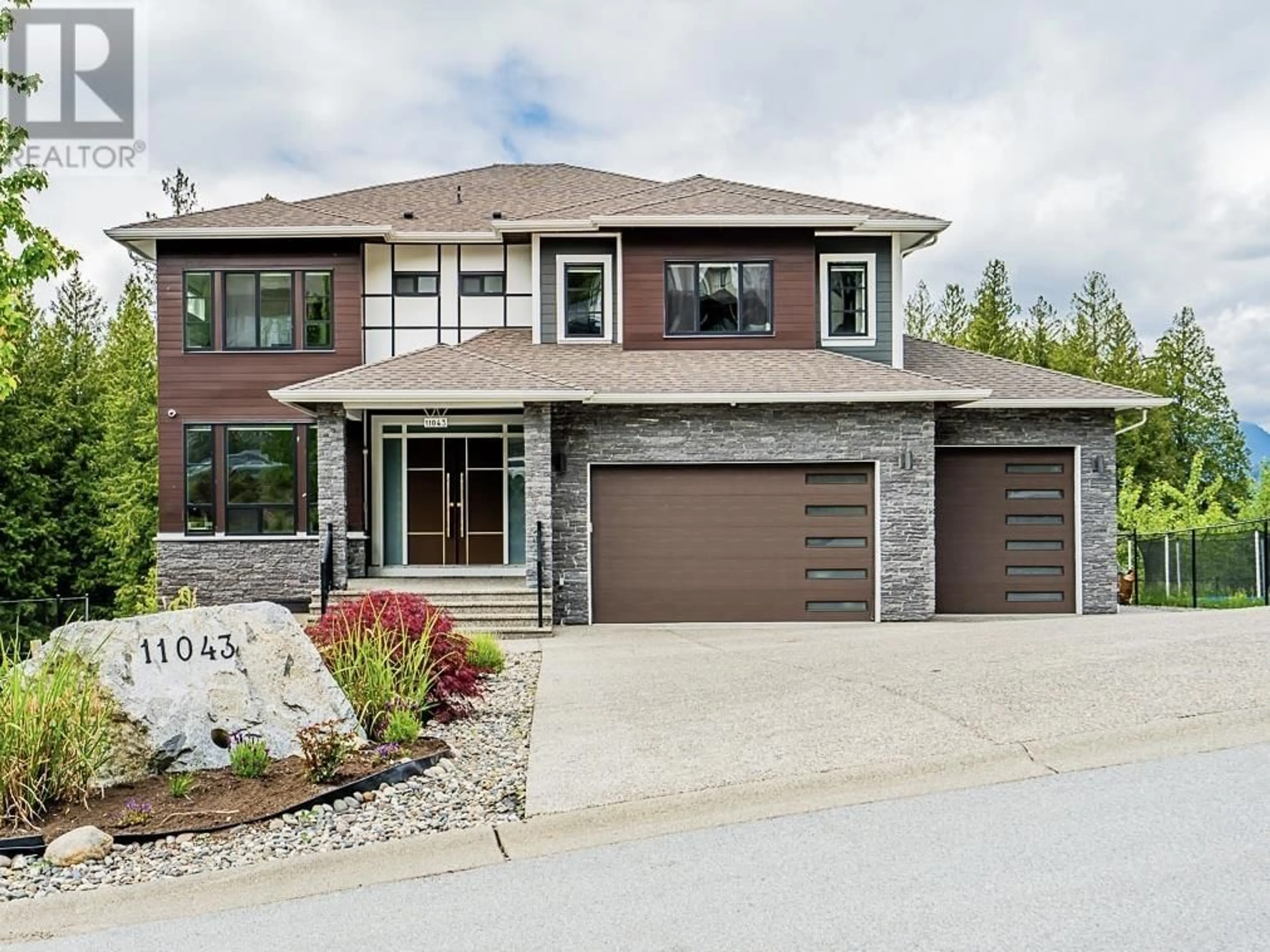 Home with brick exterior material for 11043 CARMICHAEL STREET, Maple Ridge British Columbia V2W0H3