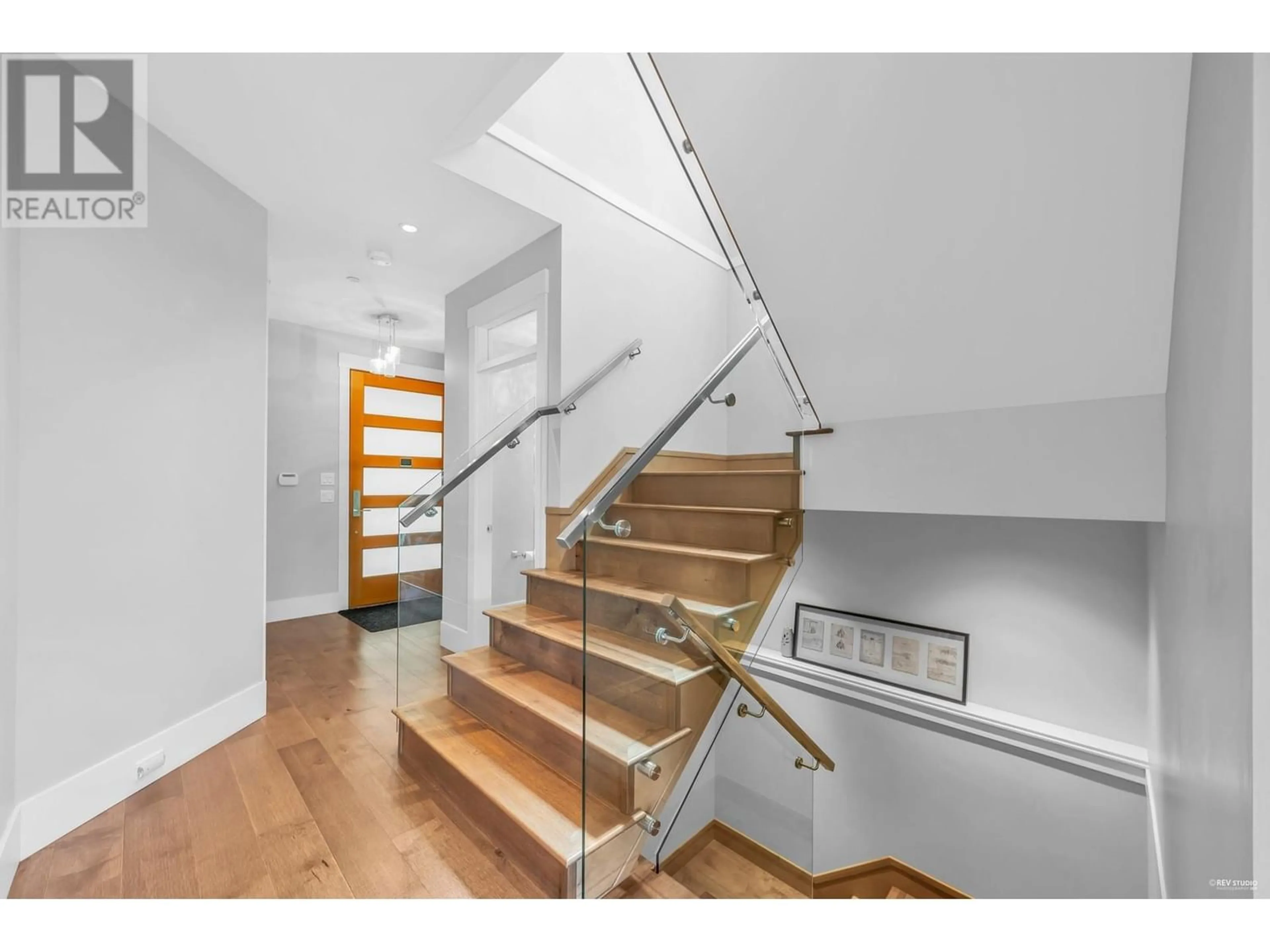Stairs for 3721 W 16TH AVENUE, Vancouver British Columbia V6R3C5