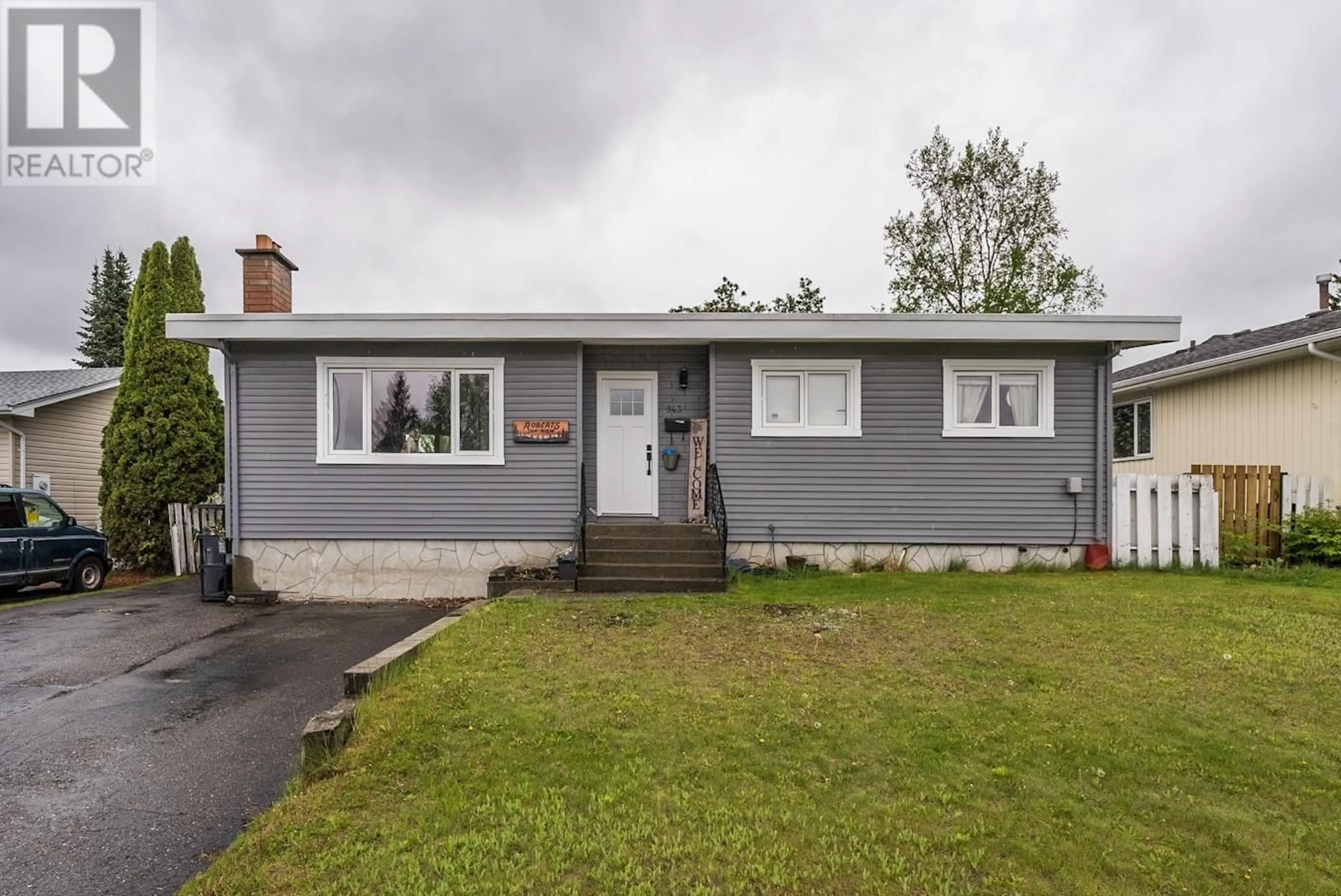 Frontside or backside of a home for 943 VEDDER CRESCENT, Prince George British Columbia V2M3T1