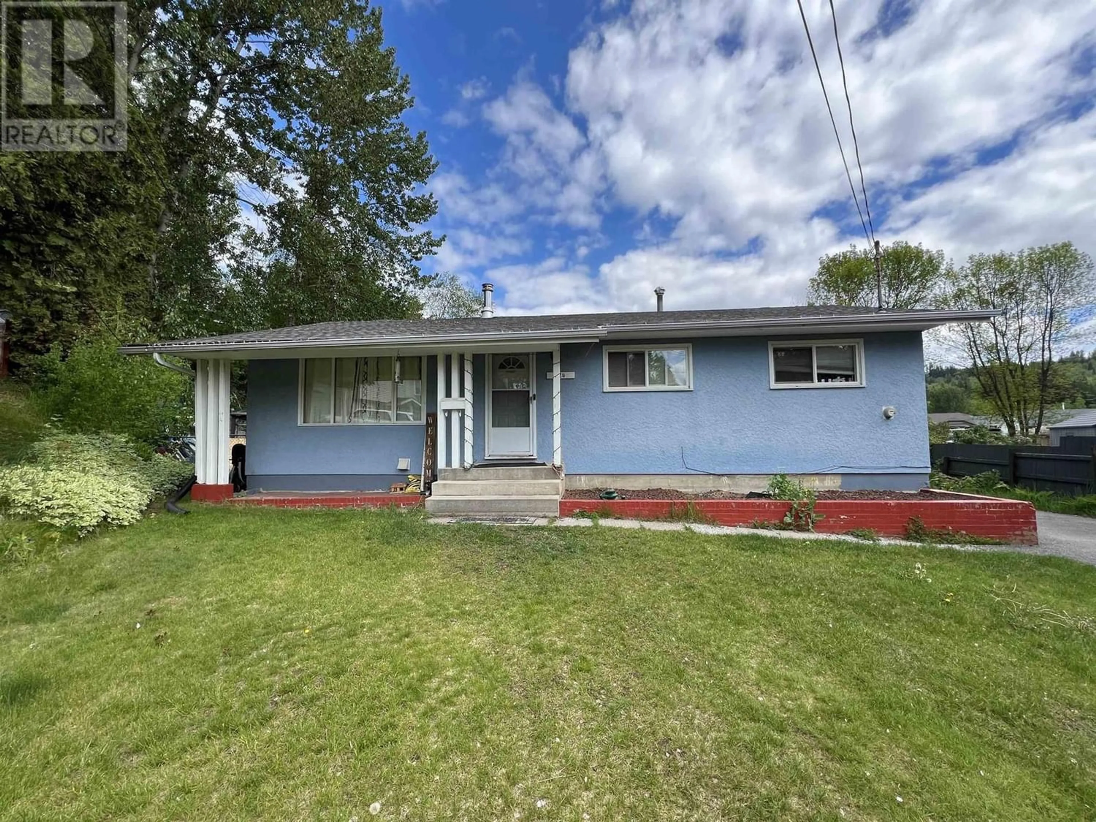 Frontside or backside of a home for 124 LINDSAY STREET, Quesnel British Columbia V2J3E3