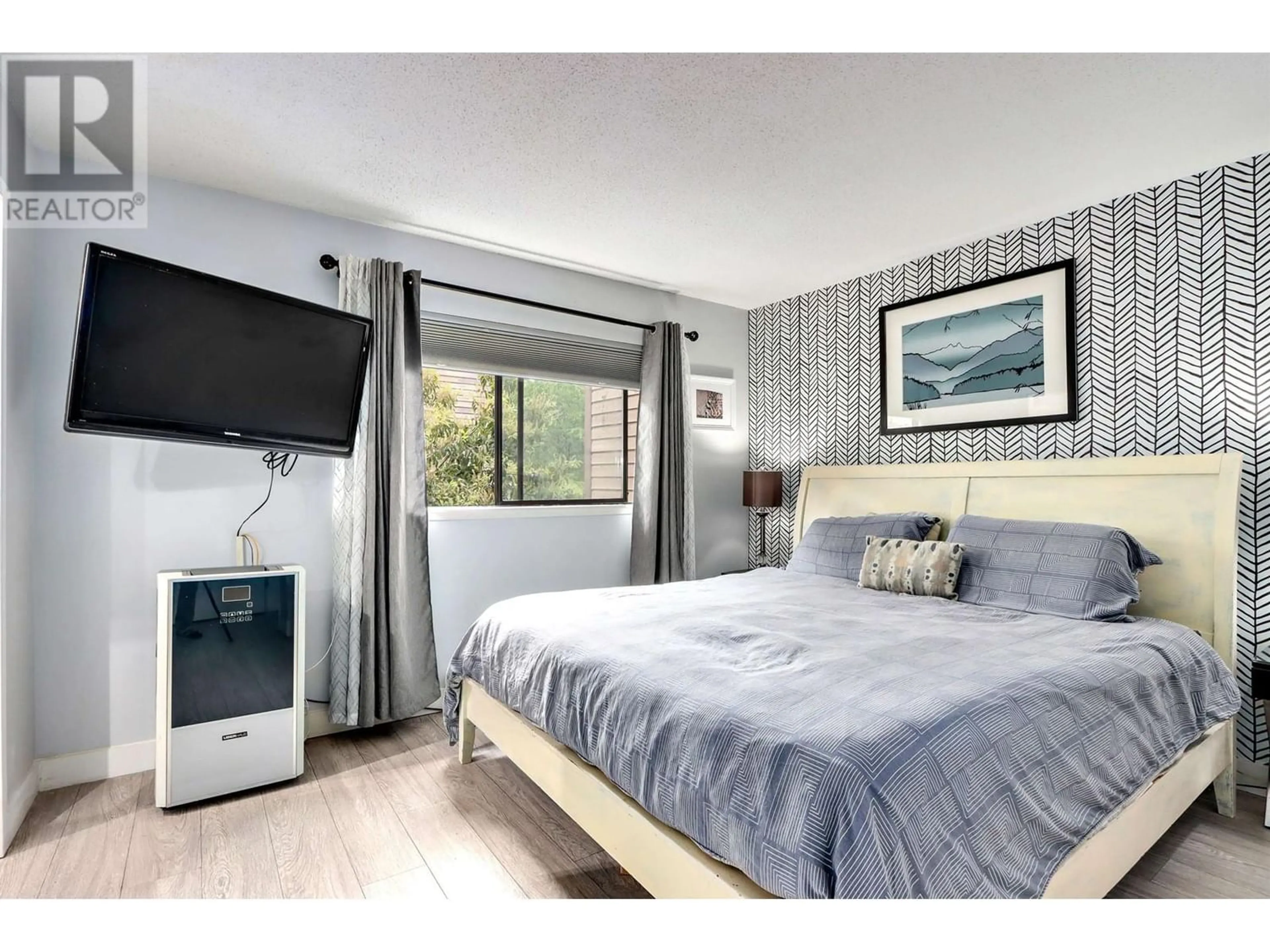 A pic of a room for 3301 MOUNTAIN HIGHWAY, North Vancouver British Columbia V7K2H4