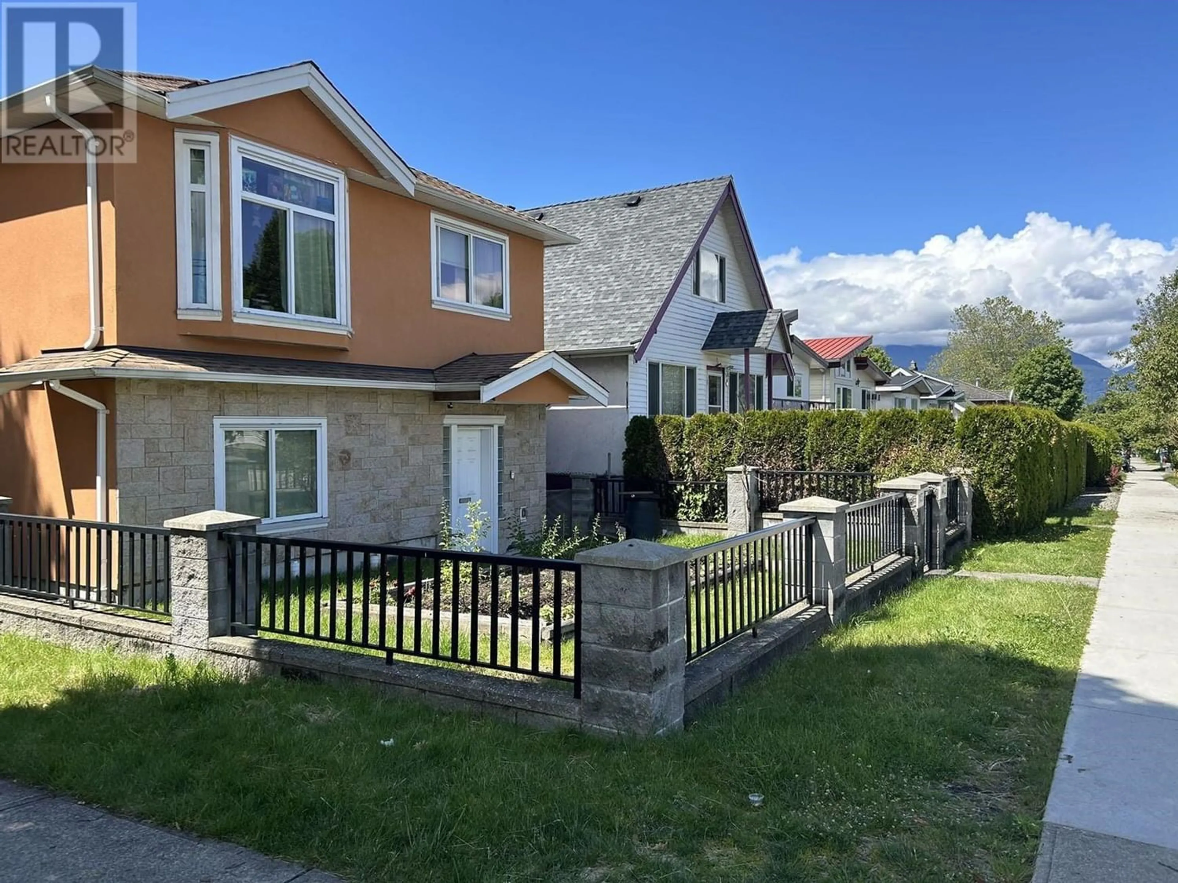 Frontside or backside of a home for 1475 RENFREW STREET, Vancouver British Columbia V5K4C5