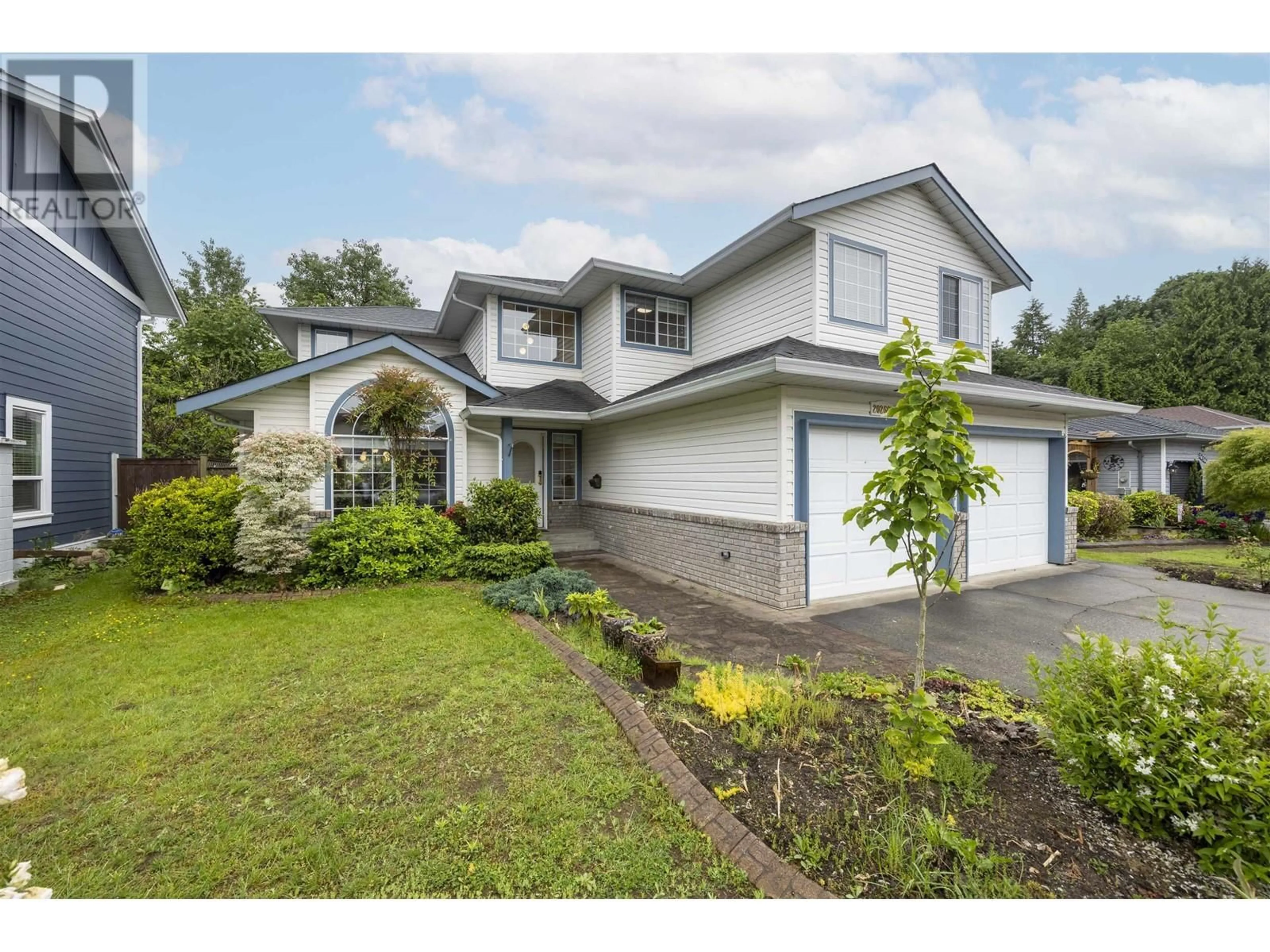 Home with vinyl exterior material, street for 20266 123 AVENUE, Maple Ridge British Columbia V2X4A5