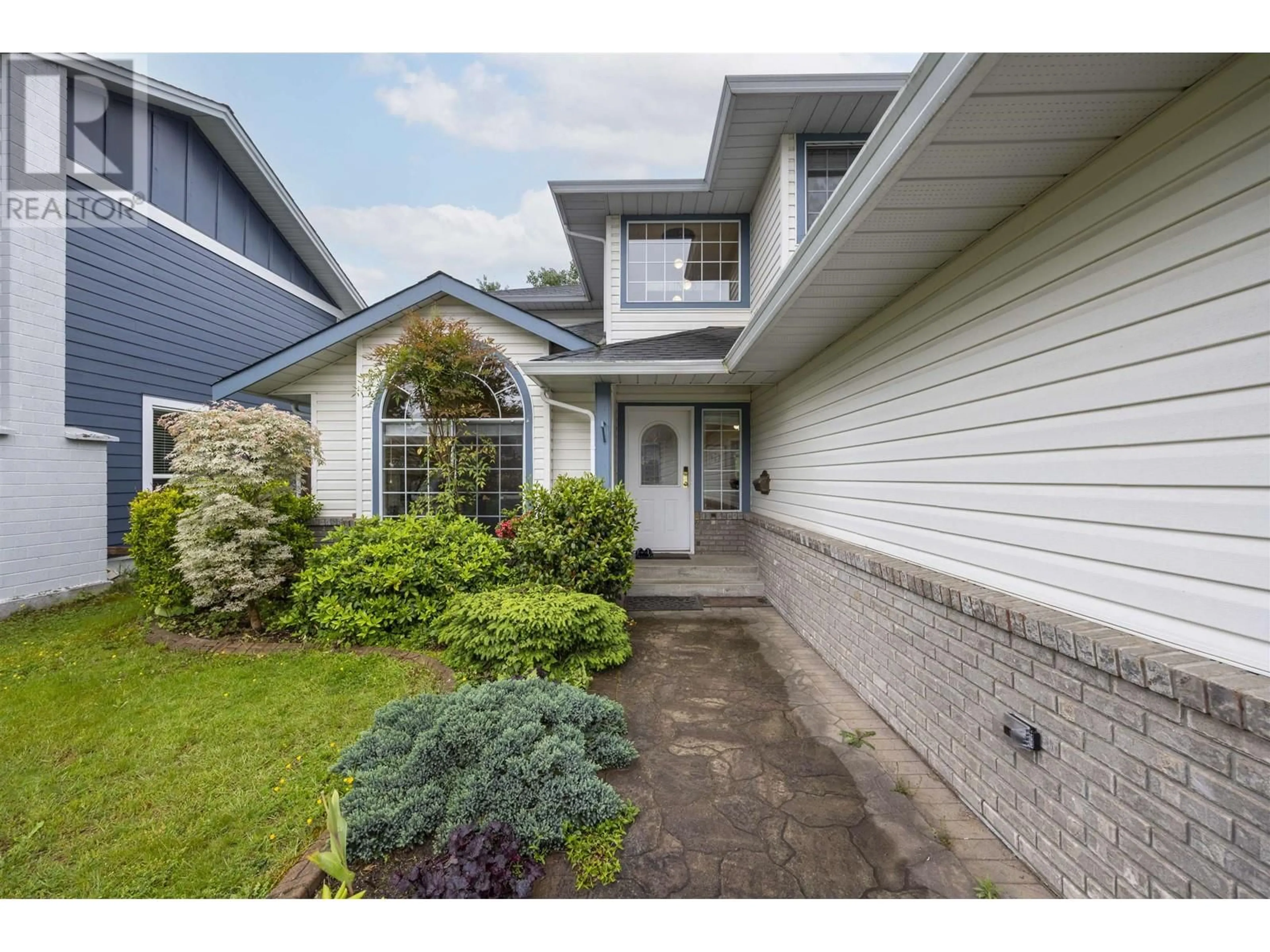 Home with vinyl exterior material, street for 20266 123 AVENUE, Maple Ridge British Columbia V2X4A5