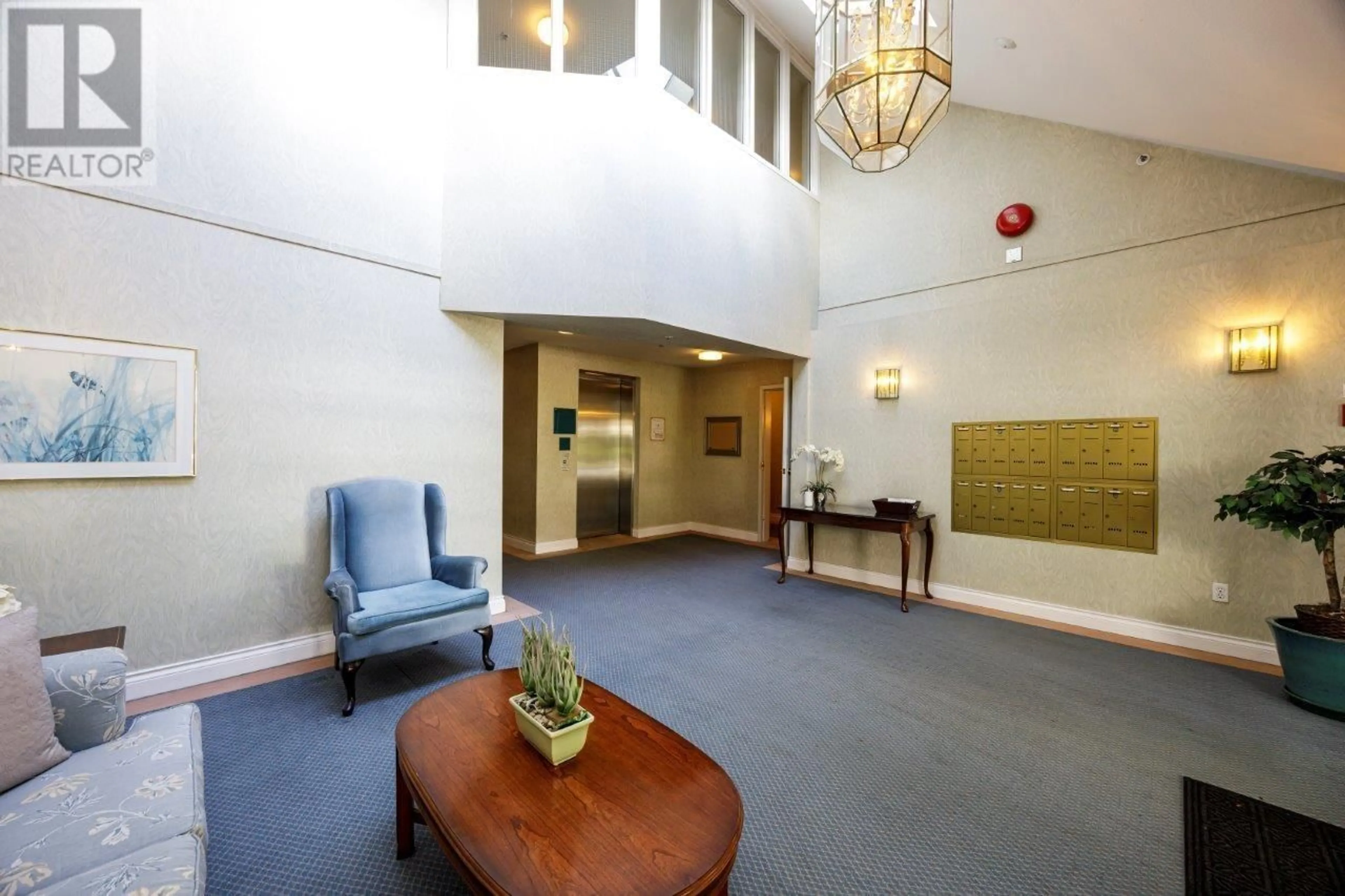 Indoor lobby, carpet floors for 17 2150 MARINE DRIVE, West Vancouver British Columbia V7V1K3