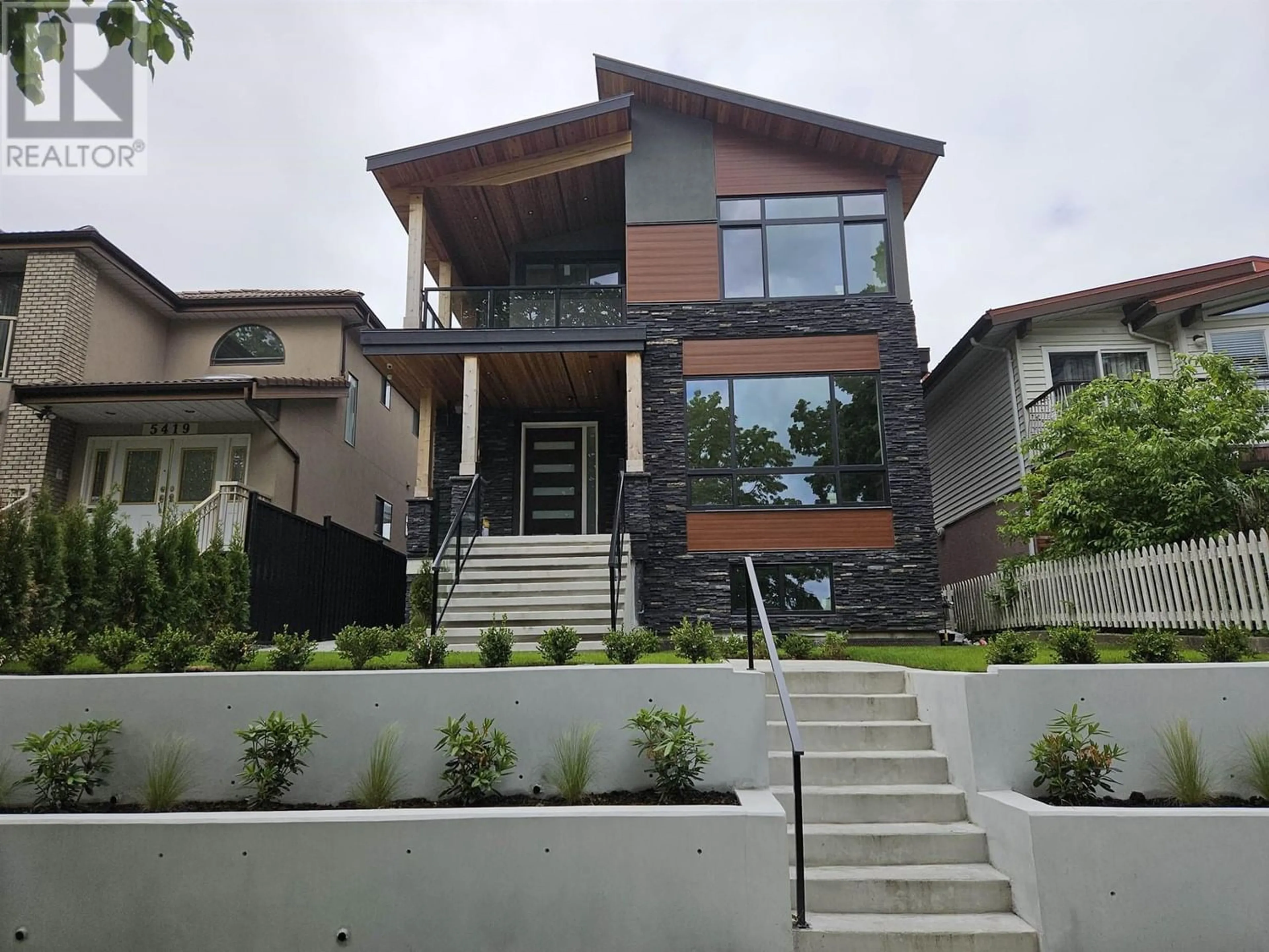 Frontside or backside of a home for 5407 COMMERCIAL STREET, Vancouver British Columbia V5P3N4