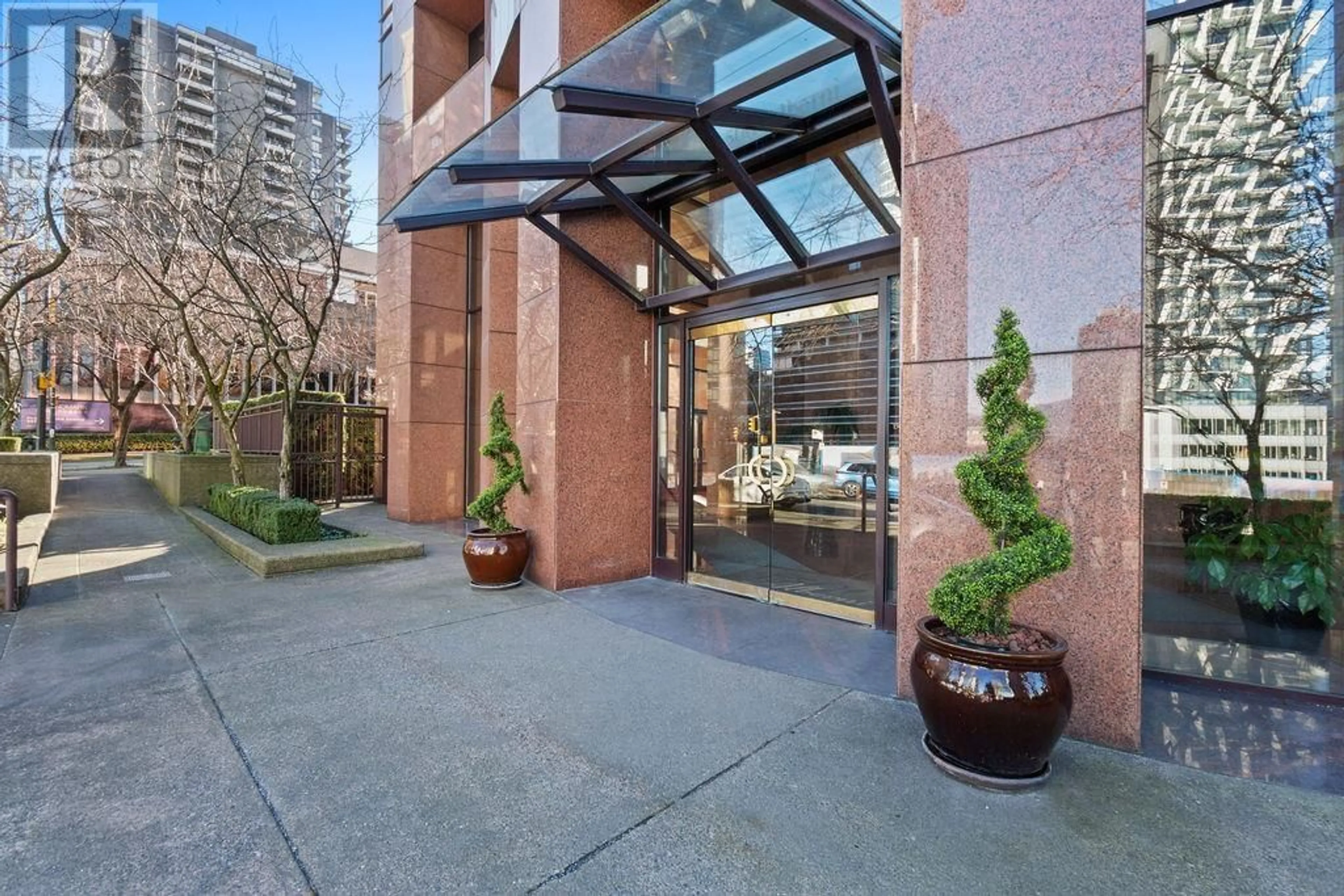 Indoor foyer for 1B 1500 ALBERNI STREET, Vancouver British Columbia V6G3C9