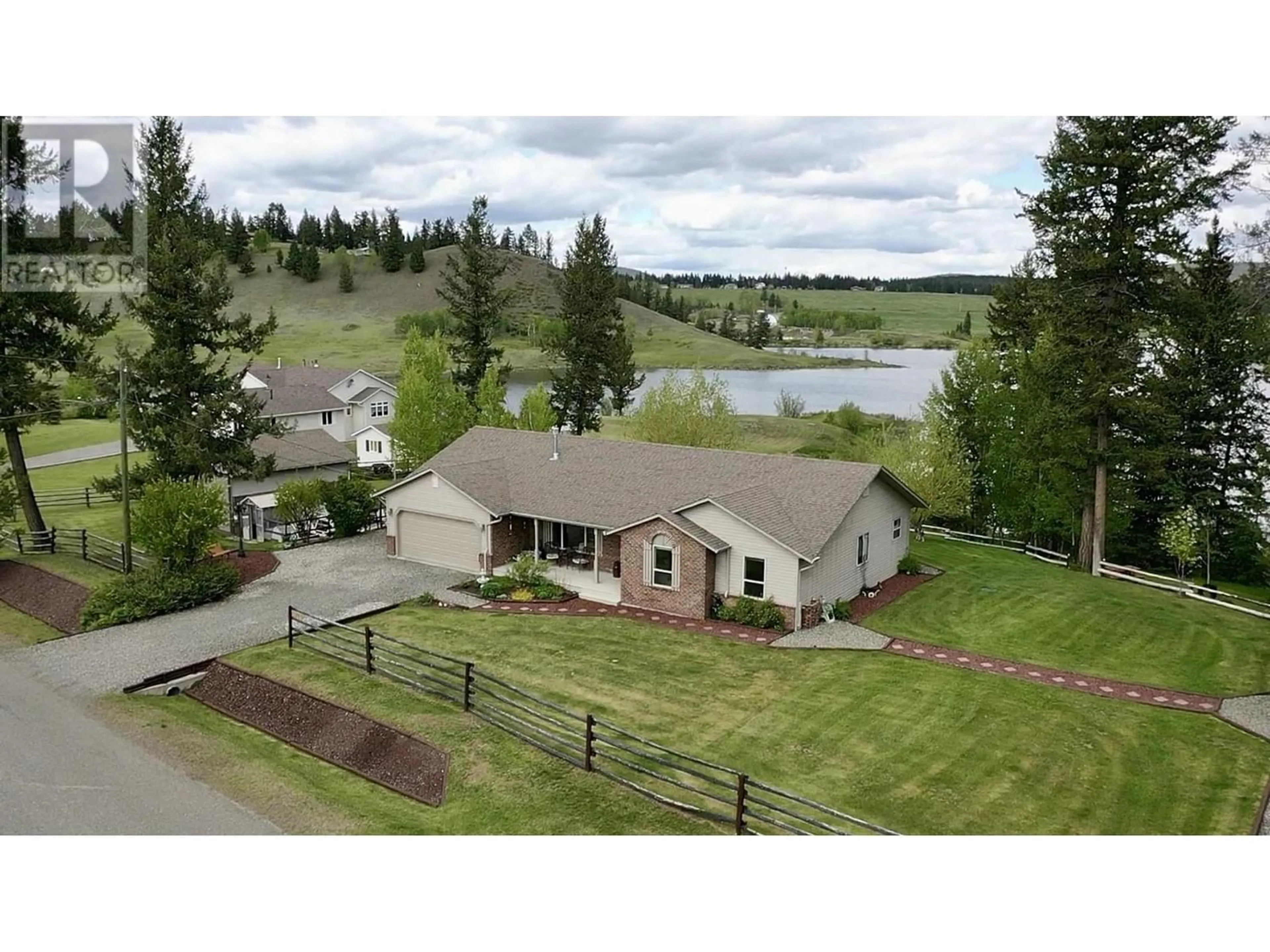 Cottage for 5153 LAKES ROAD, 108 Mile Ranch British Columbia V0K2E1