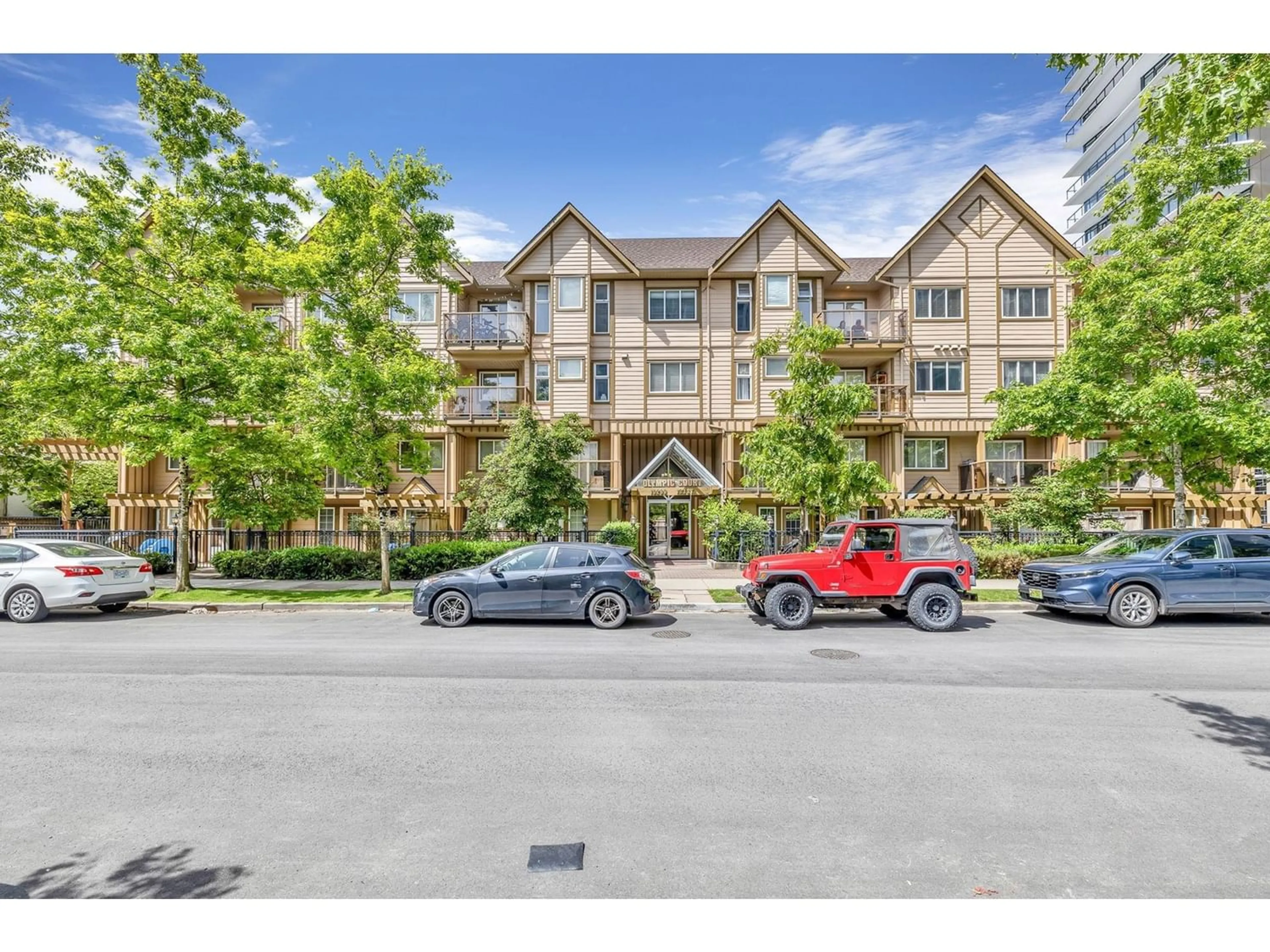 A pic from exterior of the house or condo for 301 10289 133 STREET, Surrey British Columbia V3T0B1