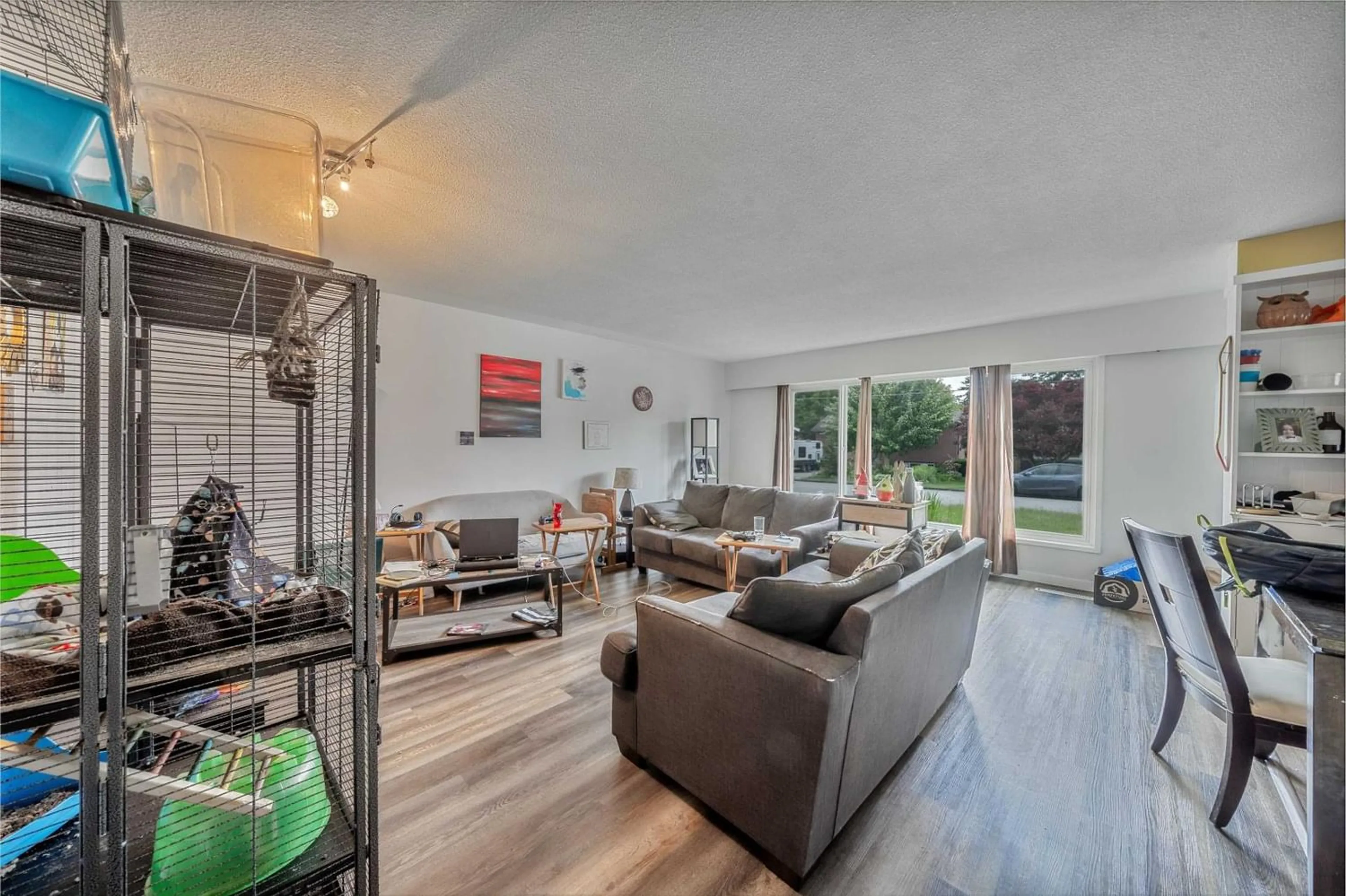 Living room, wood floors for 10169 FAIRVIEW DRIVE, Chilliwack British Columbia V2P5J5