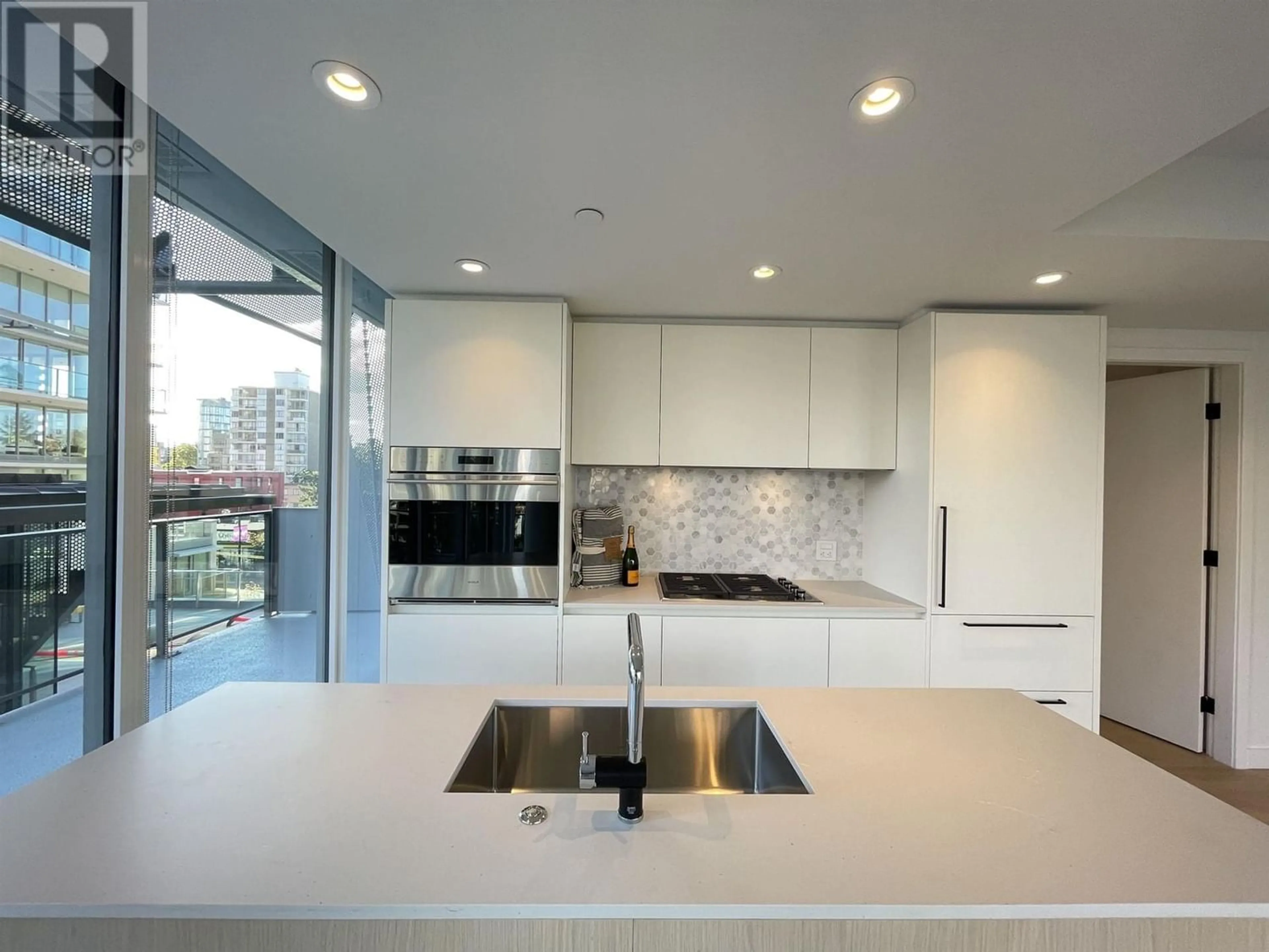 Contemporary kitchen for 605 1180 BROUGHTON STREET, Vancouver British Columbia V6G2B1