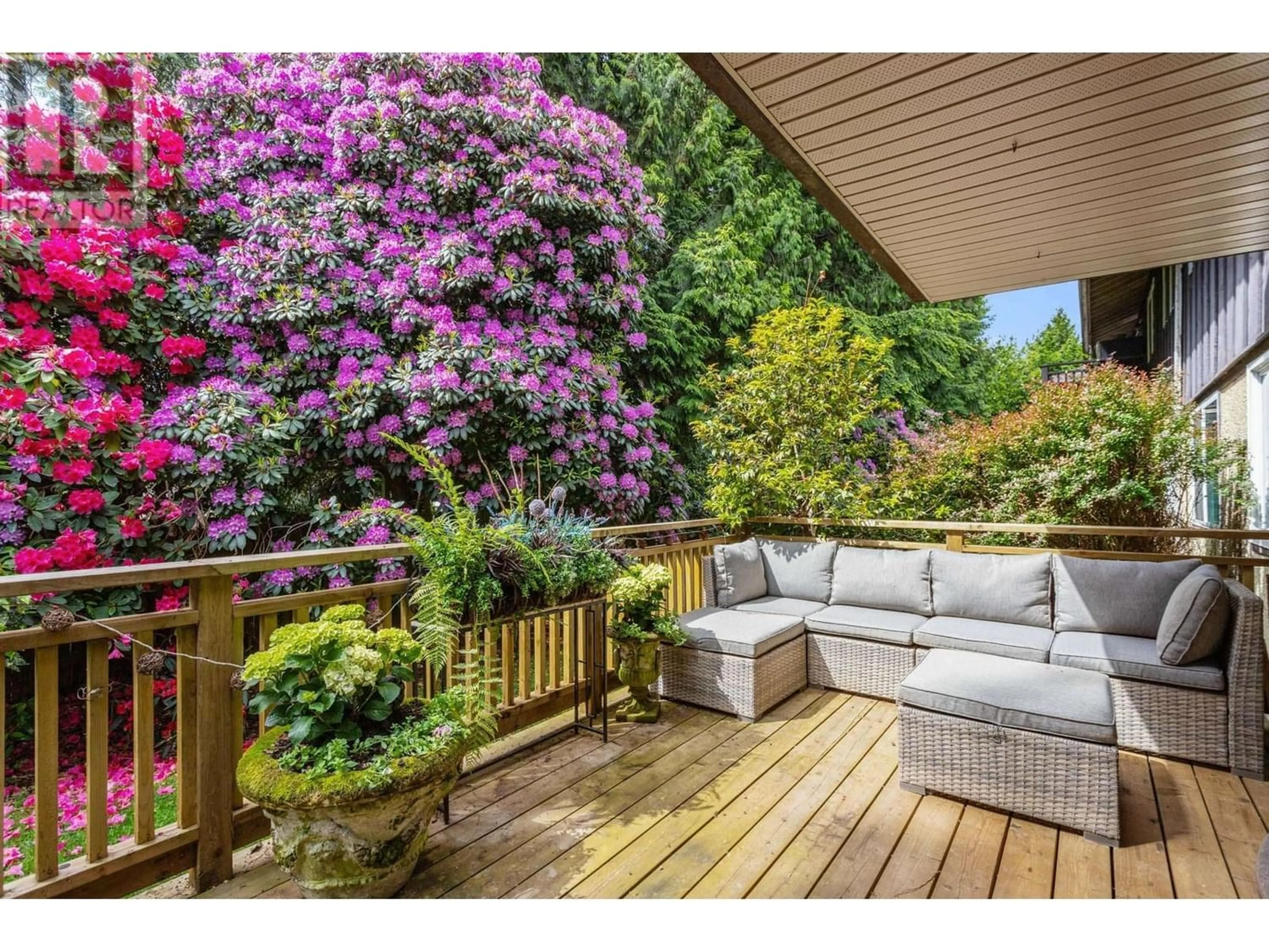 Patio for 605 555 W 28TH STREET, North Vancouver British Columbia V7N2J7