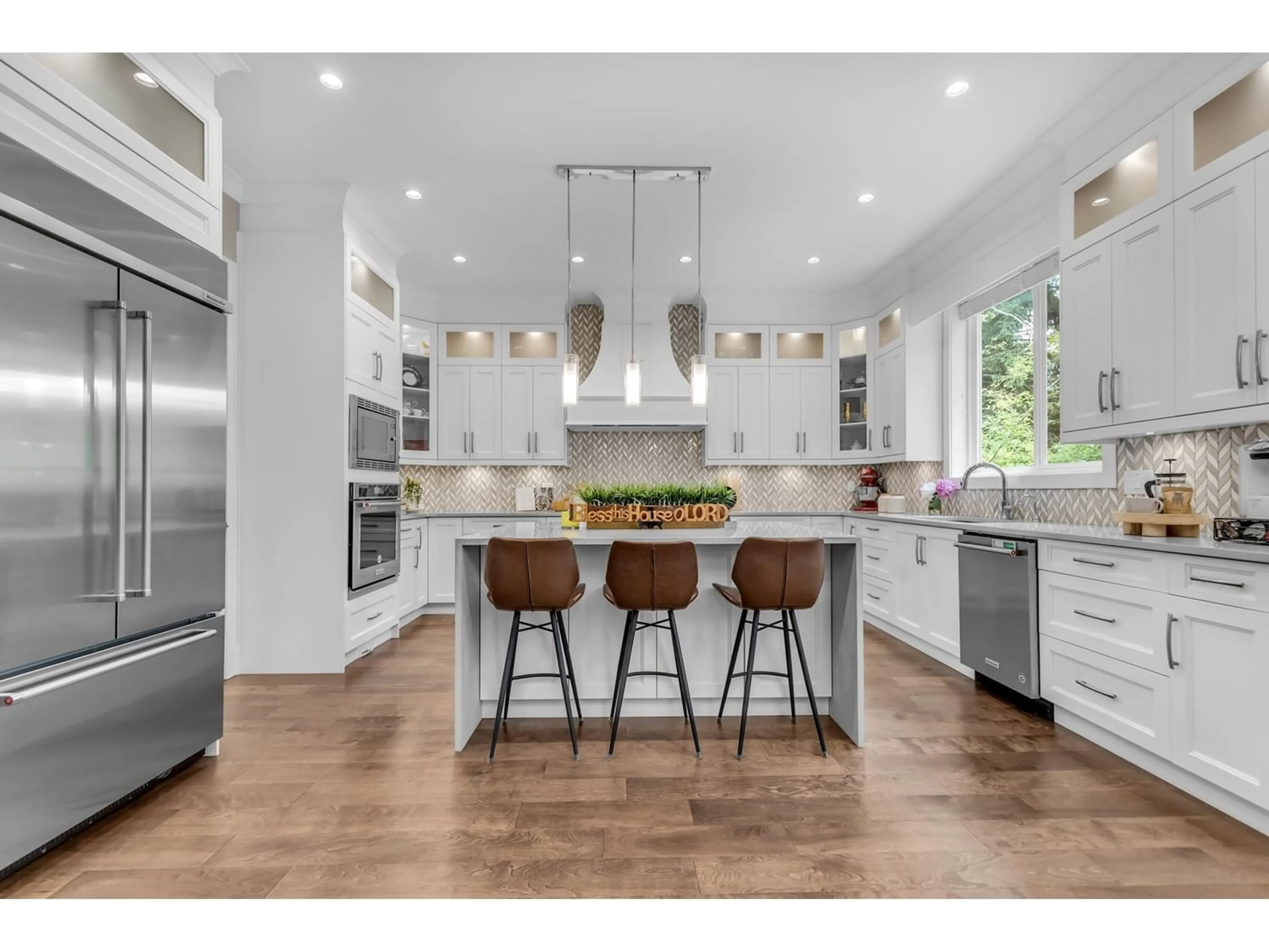 Contemporary kitchen for 10936 162 STREET, Surrey British Columbia V4N0C5