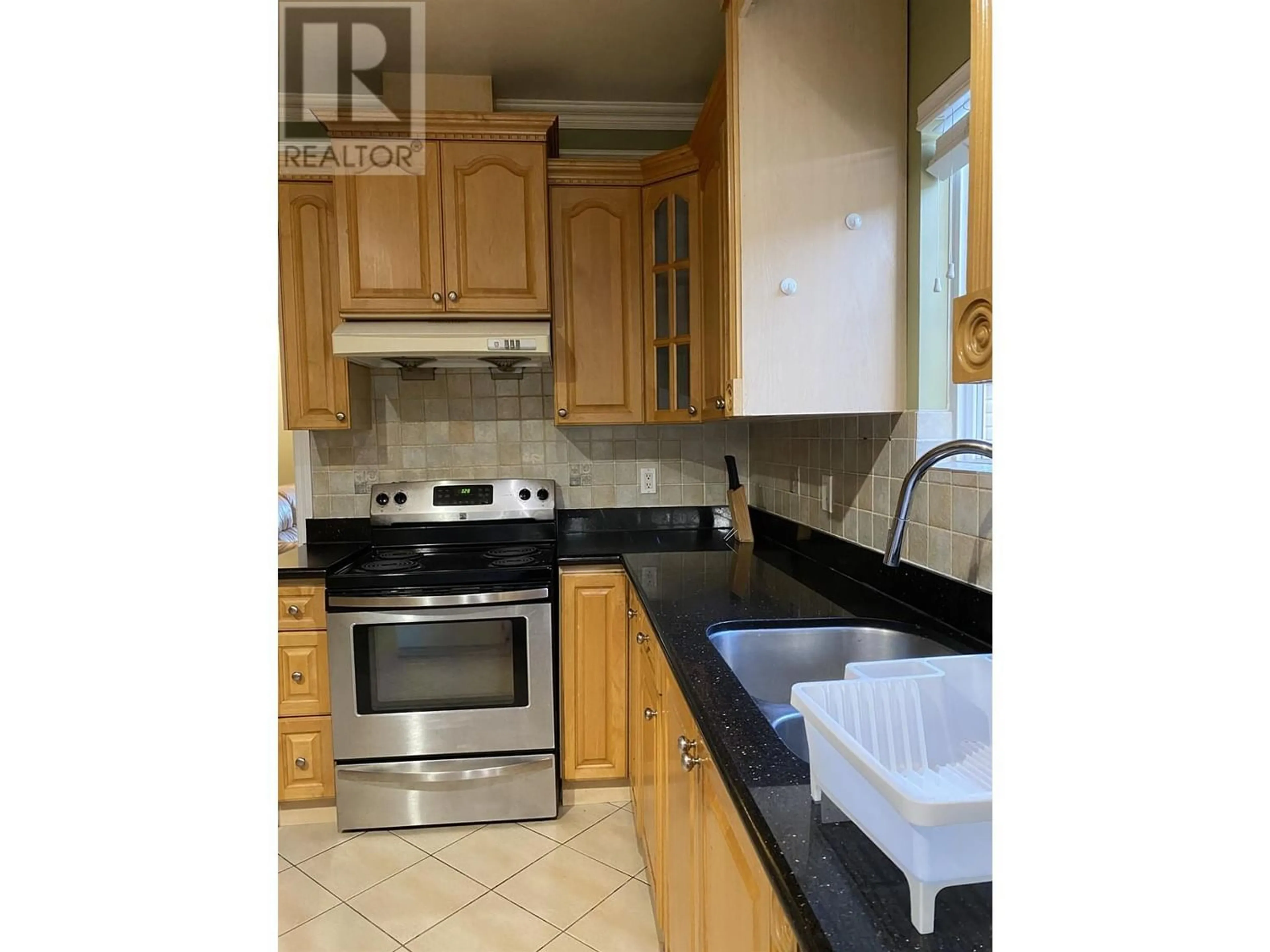 Standard kitchen, unknown for 742 E 51ST AVENUE, Vancouver British Columbia V5X1E3