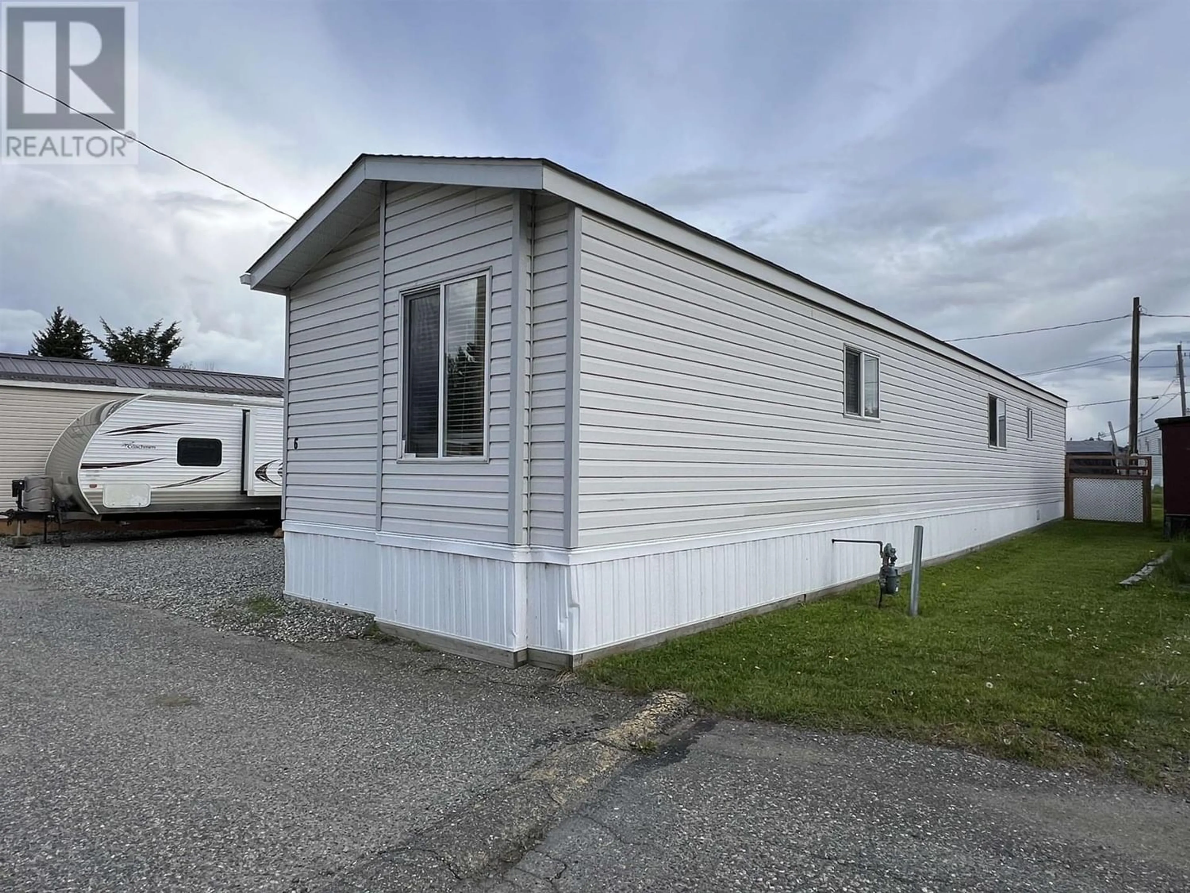 Outside view for 6 562 ELM STREET, Quesnel British Columbia V2J3X1