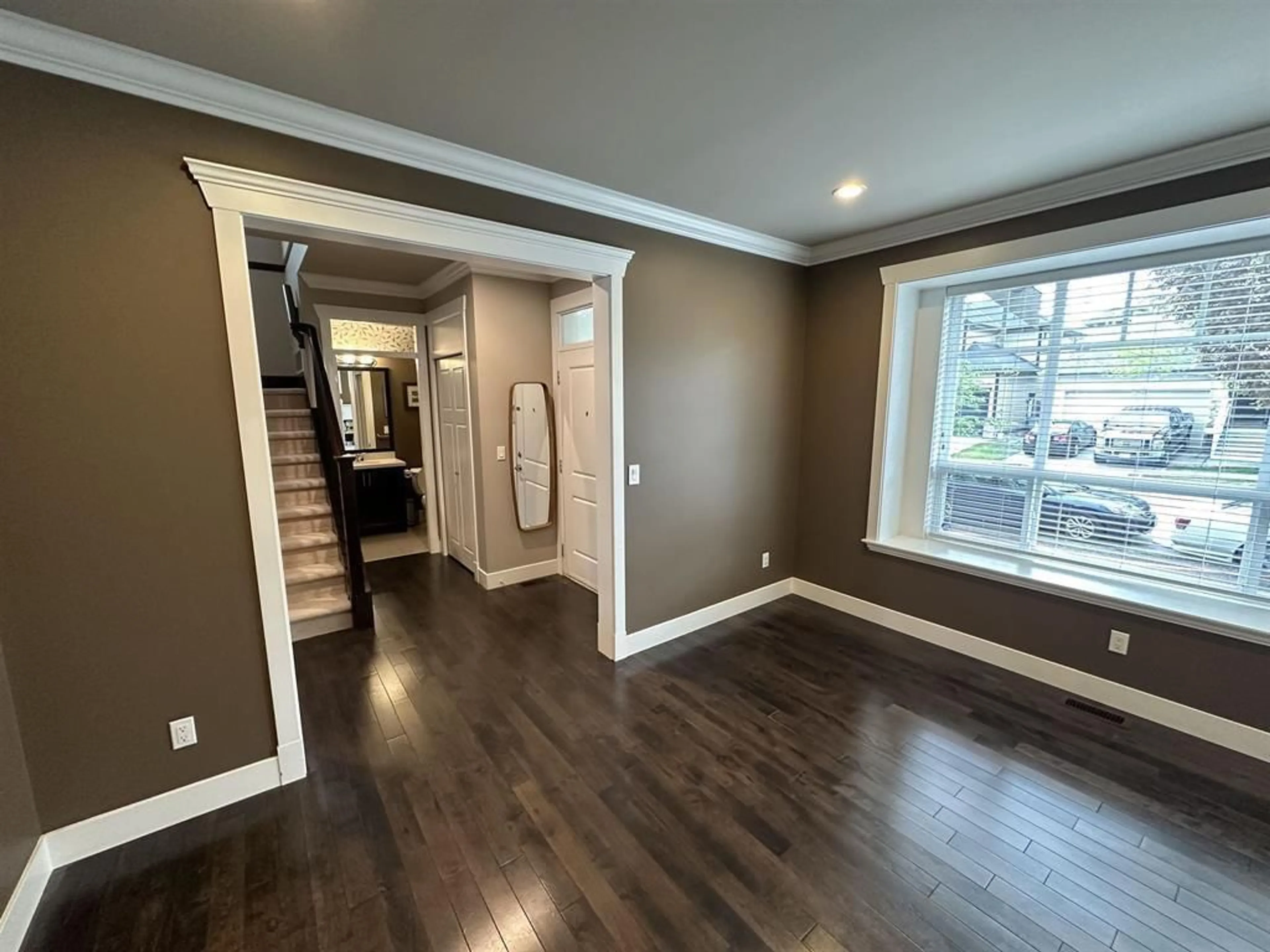 Indoor entryway for 6976 195A STREET, Surrey British Columbia V4N5Z2