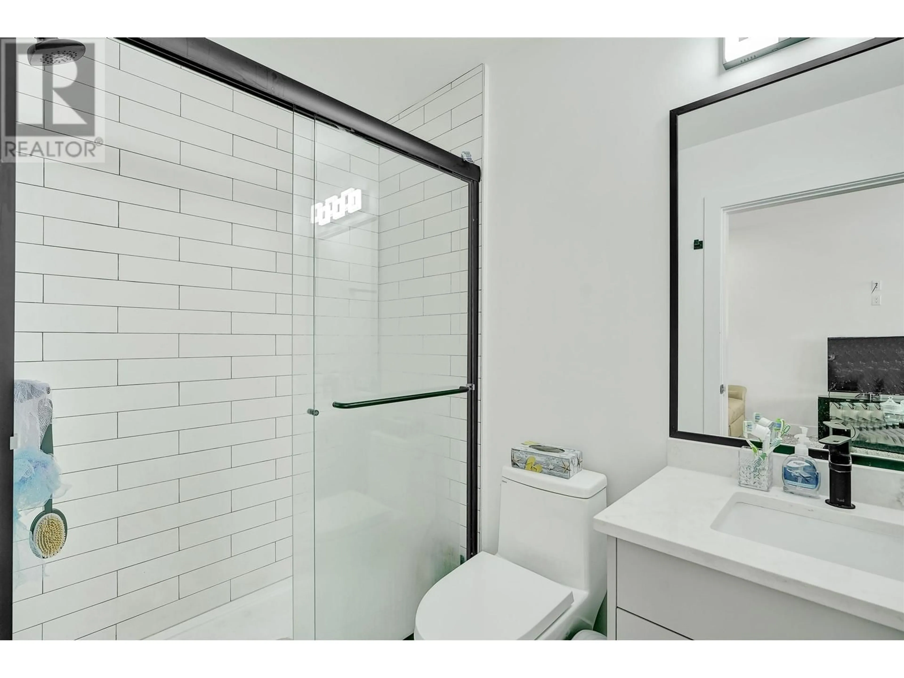 Standard bathroom, ceramic/tile floor for 1423 62ND AVENUE, Vancouver British Columbia V5N1B7
