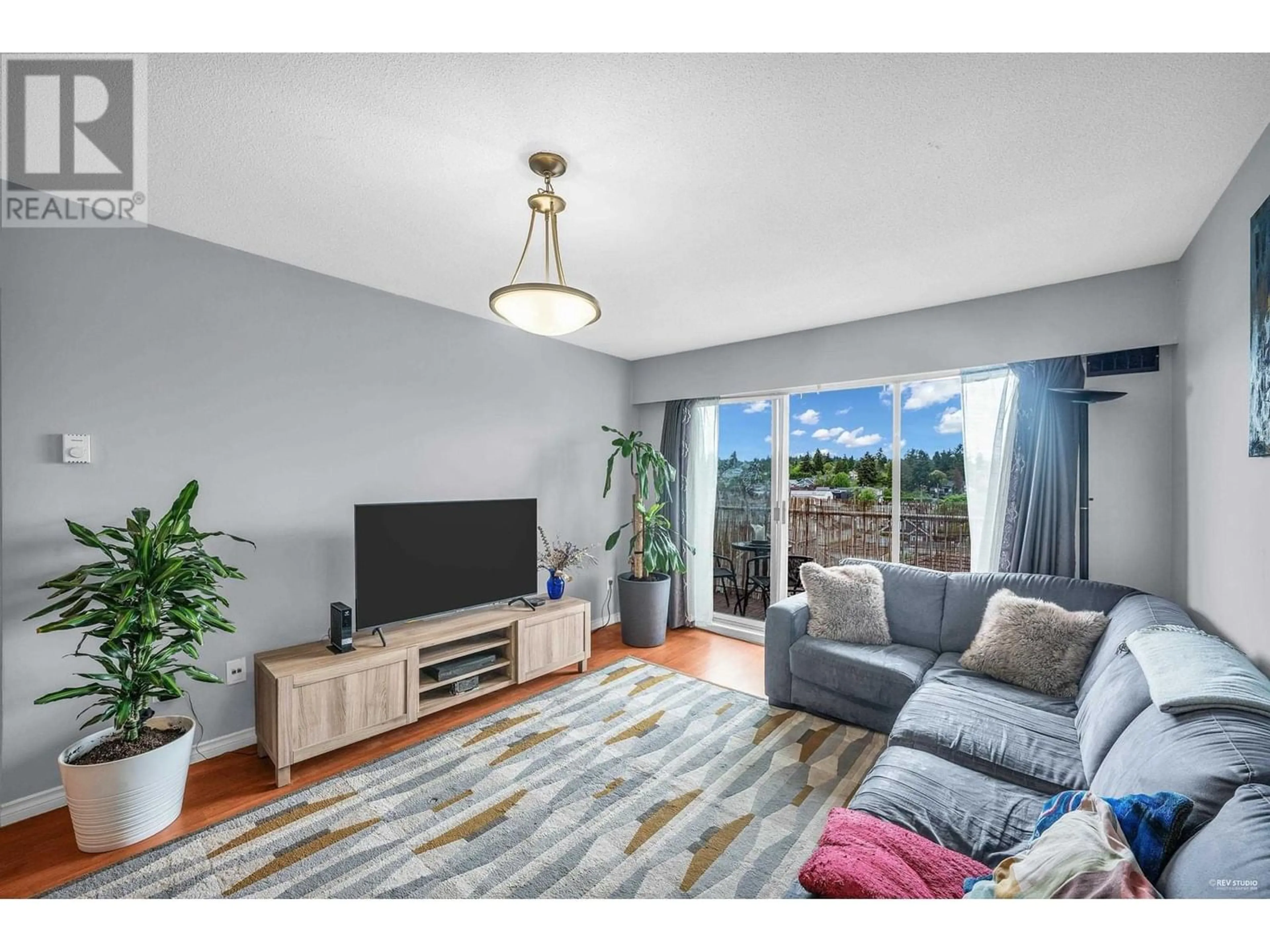 Living room for 302 4315 FRASER STREET, Vancouver British Columbia V5V4G4