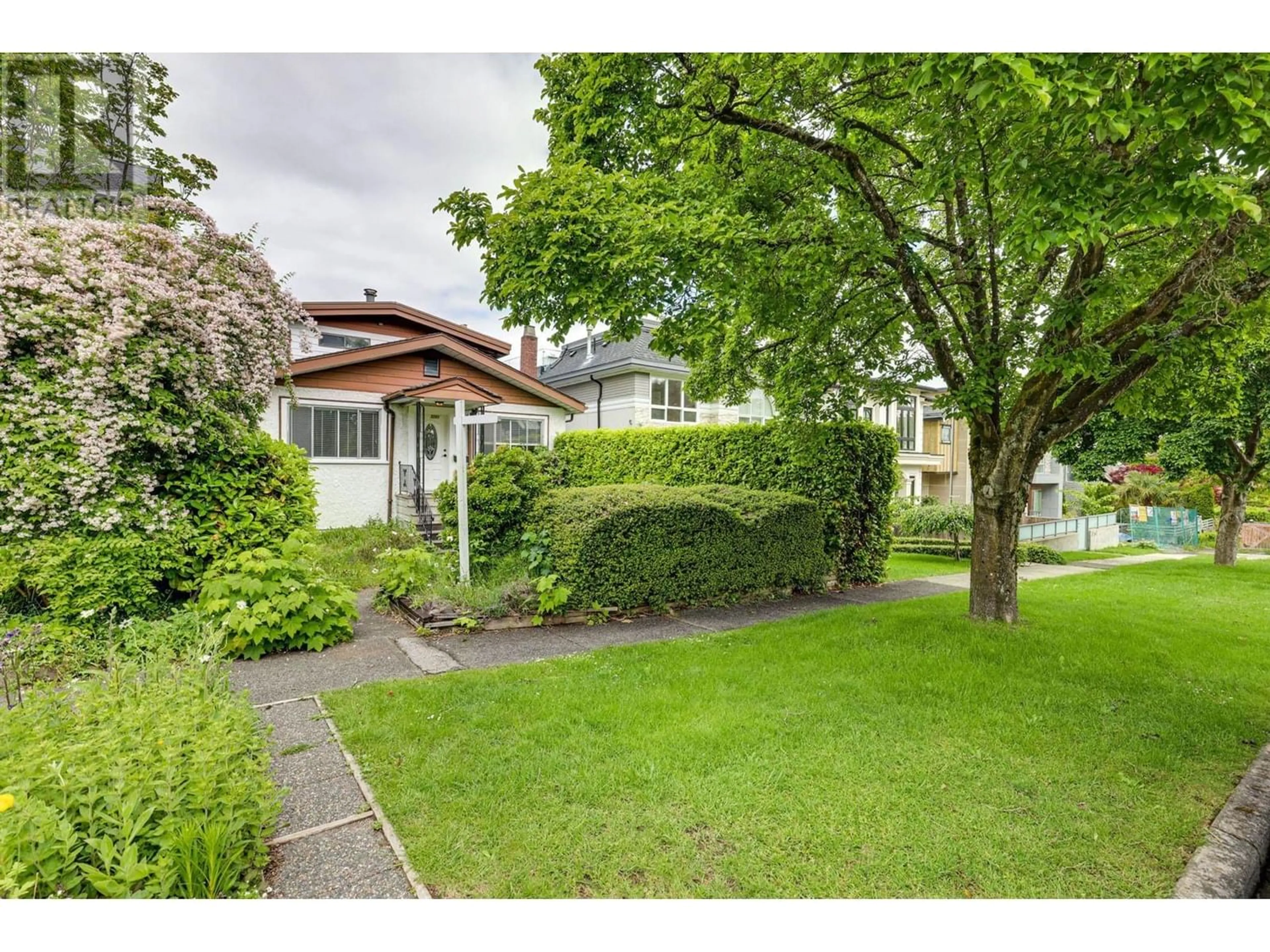 Frontside or backside of a home for 3281 W 21 AVENUE, Vancouver British Columbia V6L1L3