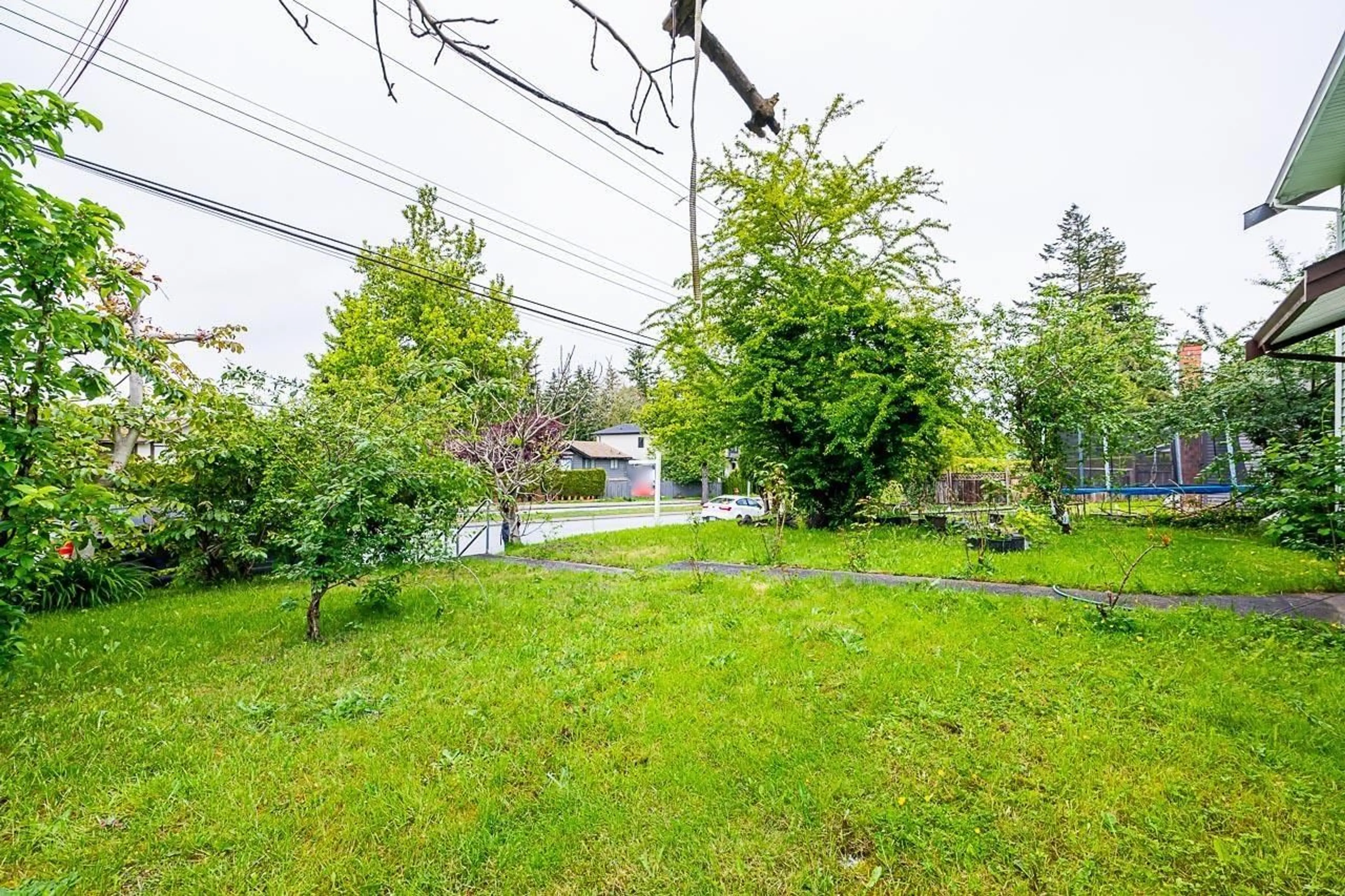 Indoor foyer for 13068 64 AVENUE, Surrey British Columbia V3W1X7