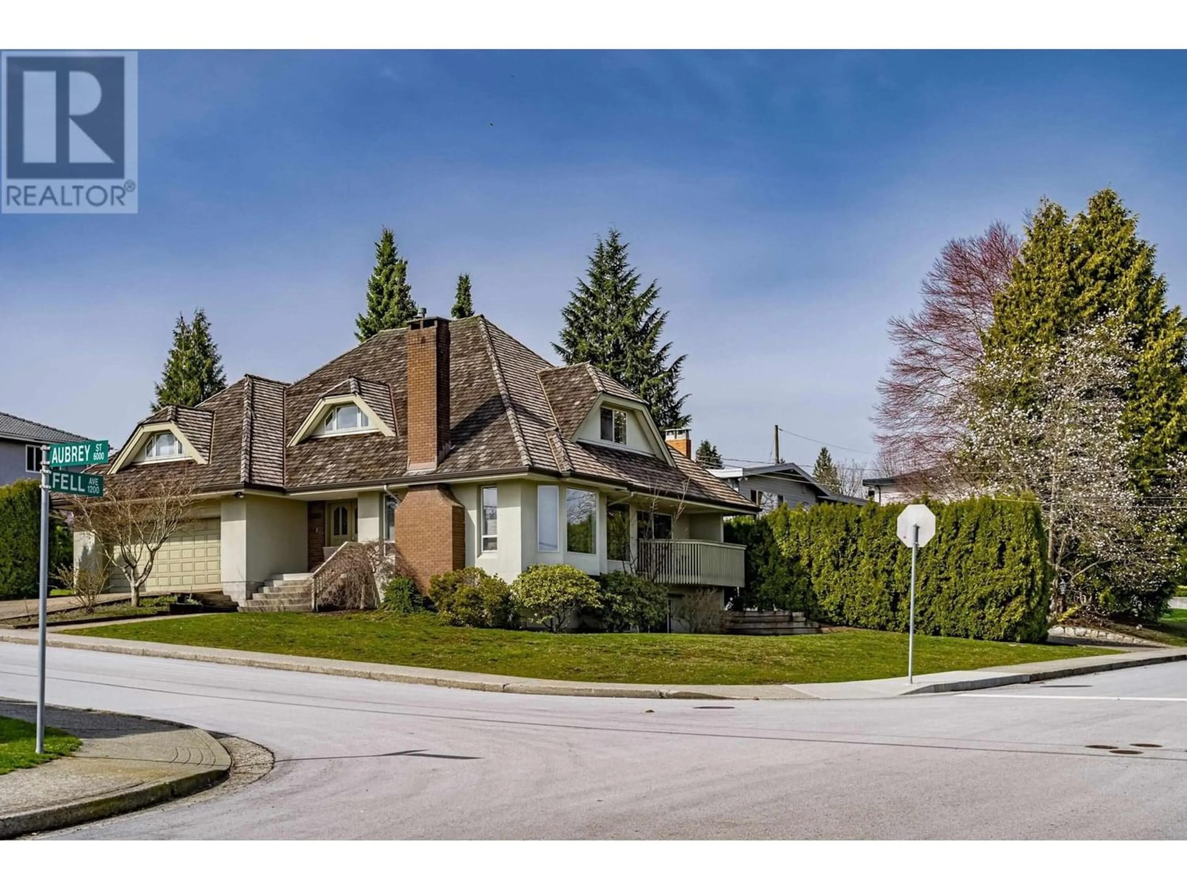 Frontside or backside of a home for 6089 AUBREY STREET, Burnaby British Columbia V5B2C7